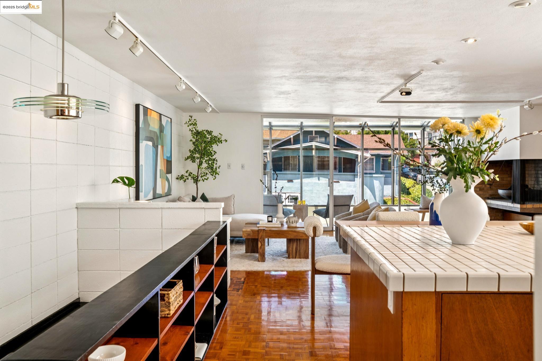 Detail Gallery Image 18 of 59 For 2760 Park Blvd, Oakland,  CA 94606 - 3 Beds | 2/1 Baths