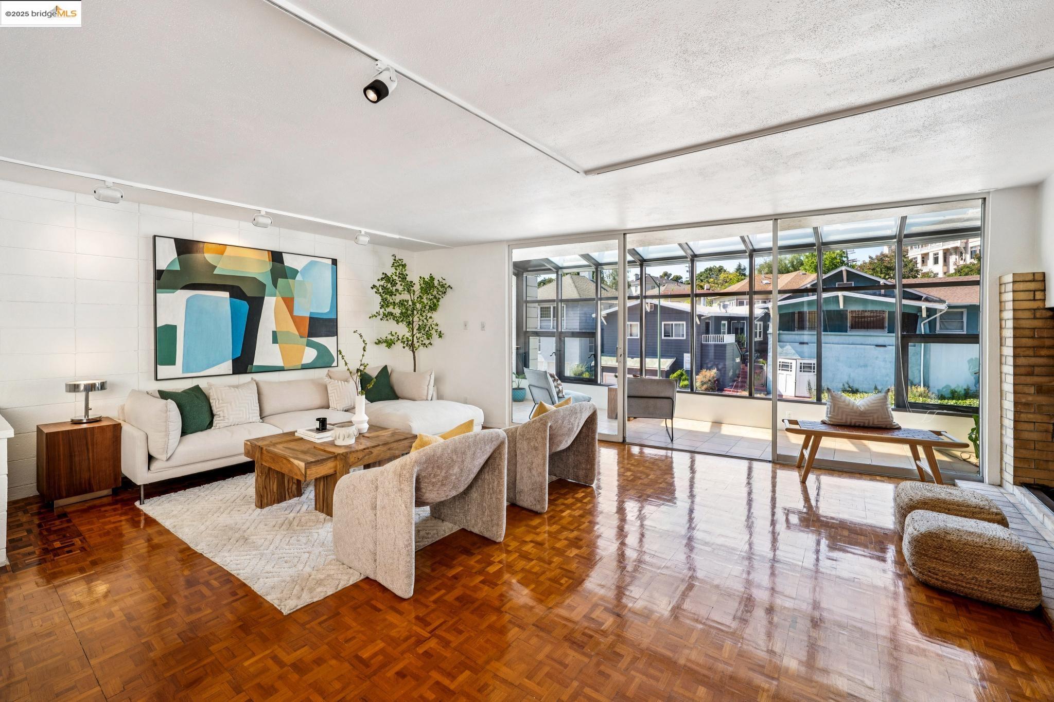 Detail Gallery Image 21 of 59 For 2760 Park Blvd, Oakland,  CA 94606 - 3 Beds | 2/1 Baths