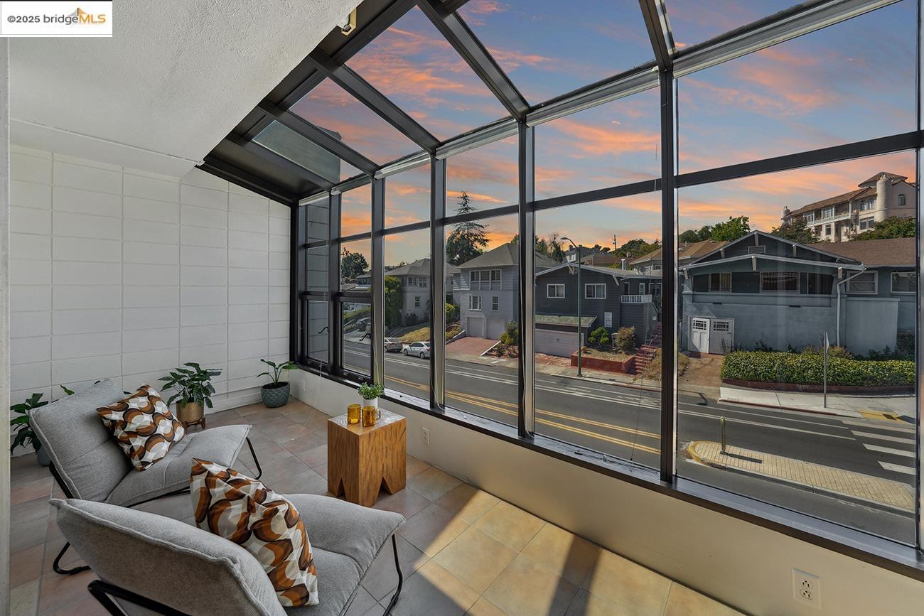 Detail Gallery Image 30 of 59 For 2760 Park Blvd, Oakland,  CA 94606 - 3 Beds | 2/1 Baths