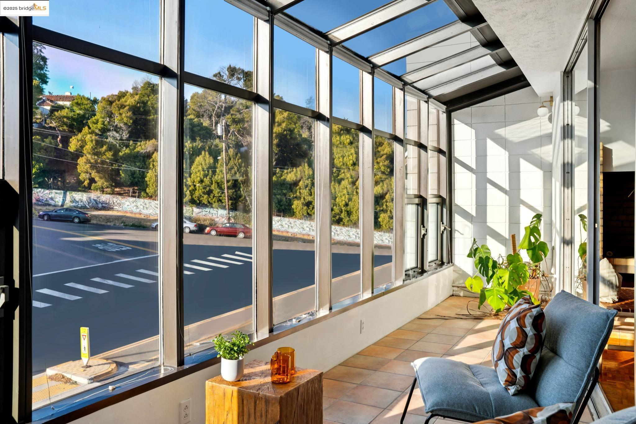 Detail Gallery Image 31 of 59 For 2760 Park Blvd, Oakland,  CA 94606 - 3 Beds | 2/1 Baths
