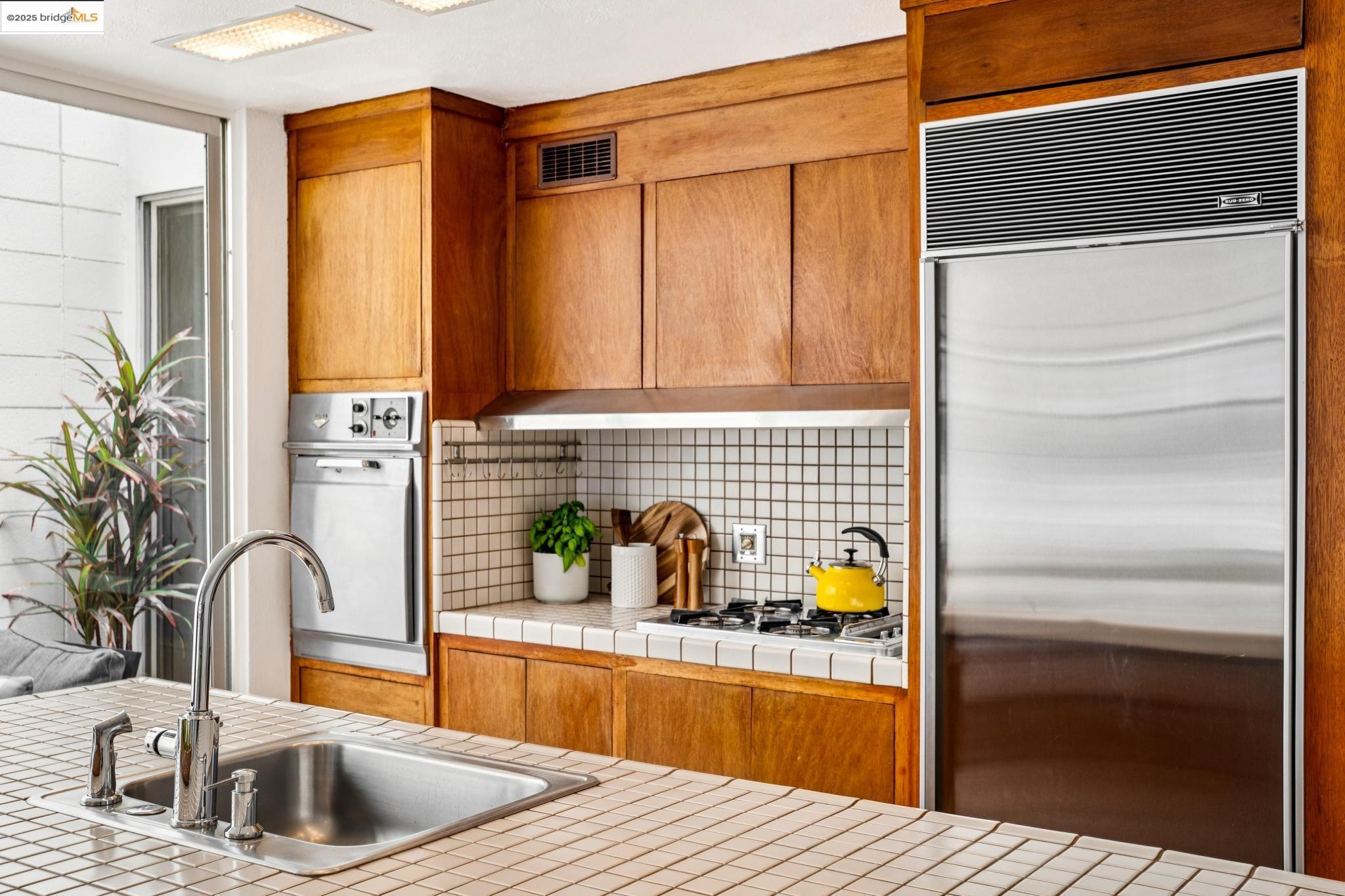 Detail Gallery Image 35 of 59 For 2760 Park Blvd, Oakland,  CA 94606 - 3 Beds | 2/1 Baths
