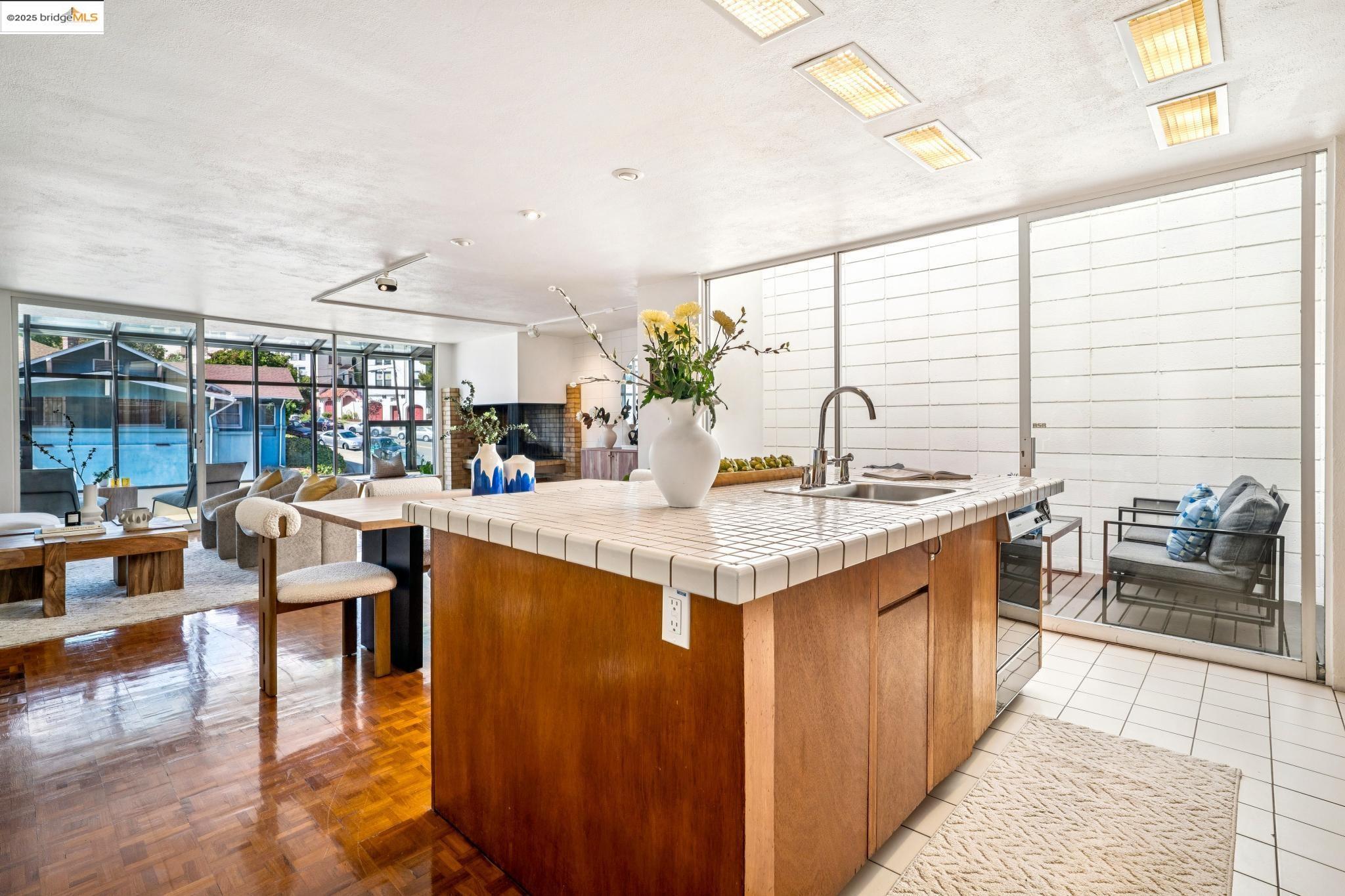 Detail Gallery Image 36 of 59 For 2760 Park Blvd, Oakland,  CA 94606 - 3 Beds | 2/1 Baths