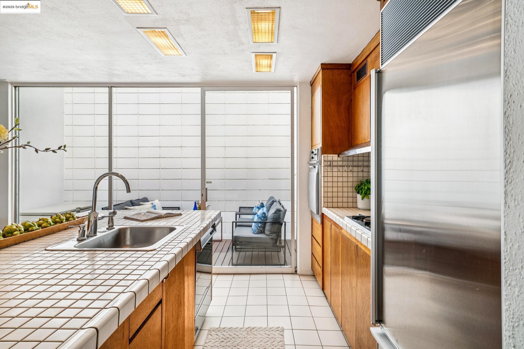 Detail Gallery Image 37 of 59 For 2760 Park Blvd, Oakland,  CA 94606 - 3 Beds | 2/1 Baths