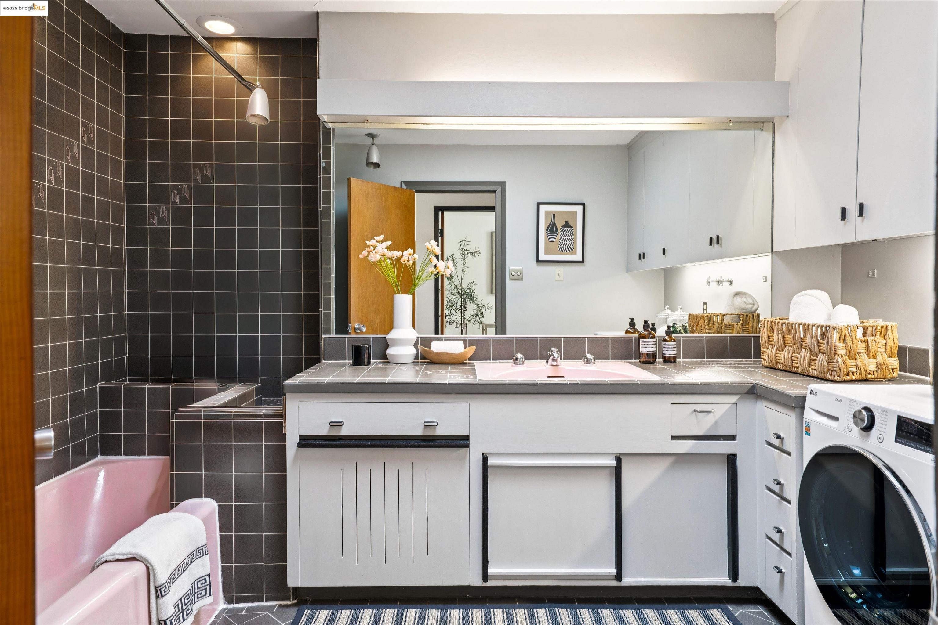 Detail Gallery Image 43 of 59 For 2760 Park Blvd, Oakland,  CA 94606 - 3 Beds | 2/1 Baths