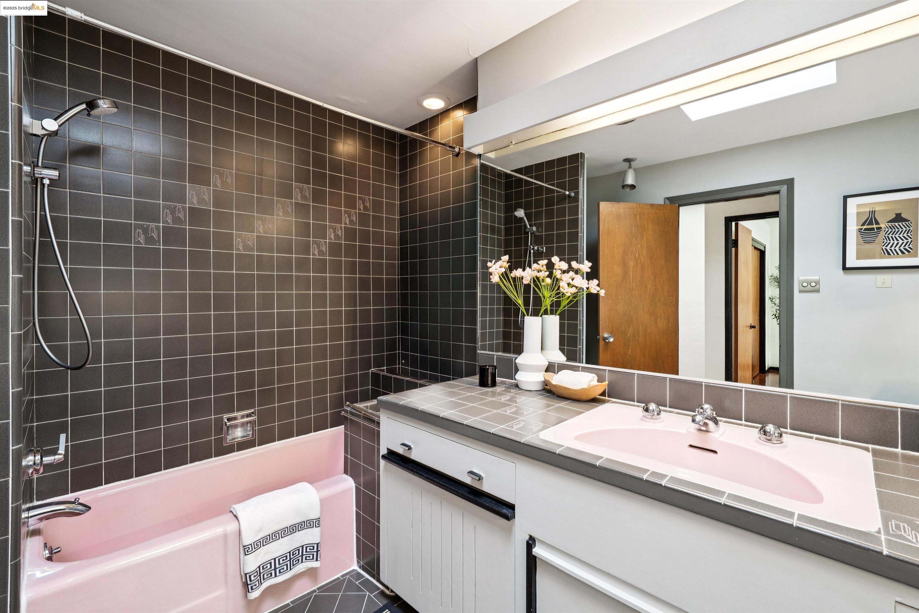 Detail Gallery Image 44 of 59 For 2760 Park Blvd, Oakland,  CA 94606 - 3 Beds | 2/1 Baths
