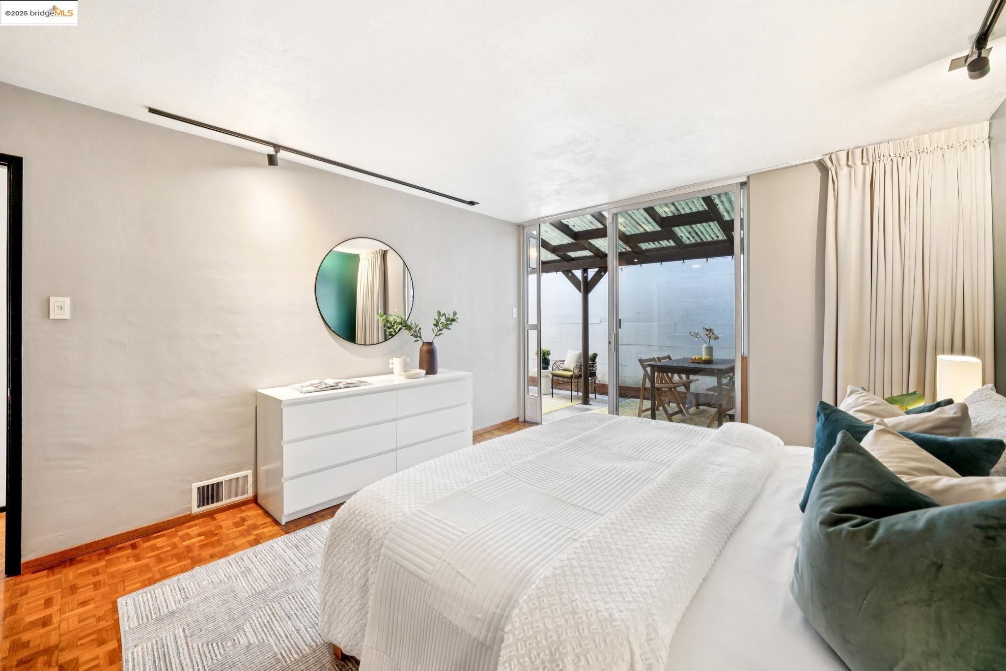 Detail Gallery Image 55 of 59 For 2760 Park Blvd, Oakland,  CA 94606 - 3 Beds | 2/1 Baths