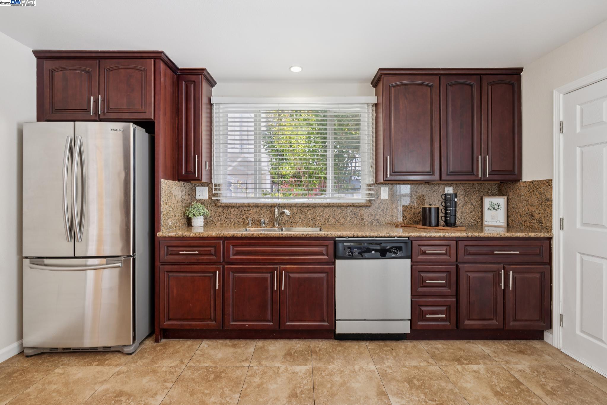 Detail Gallery Image 15 of 55 For 2643 99th Ave, Oakland,  CA 94605 - 3 Beds | 2 Baths