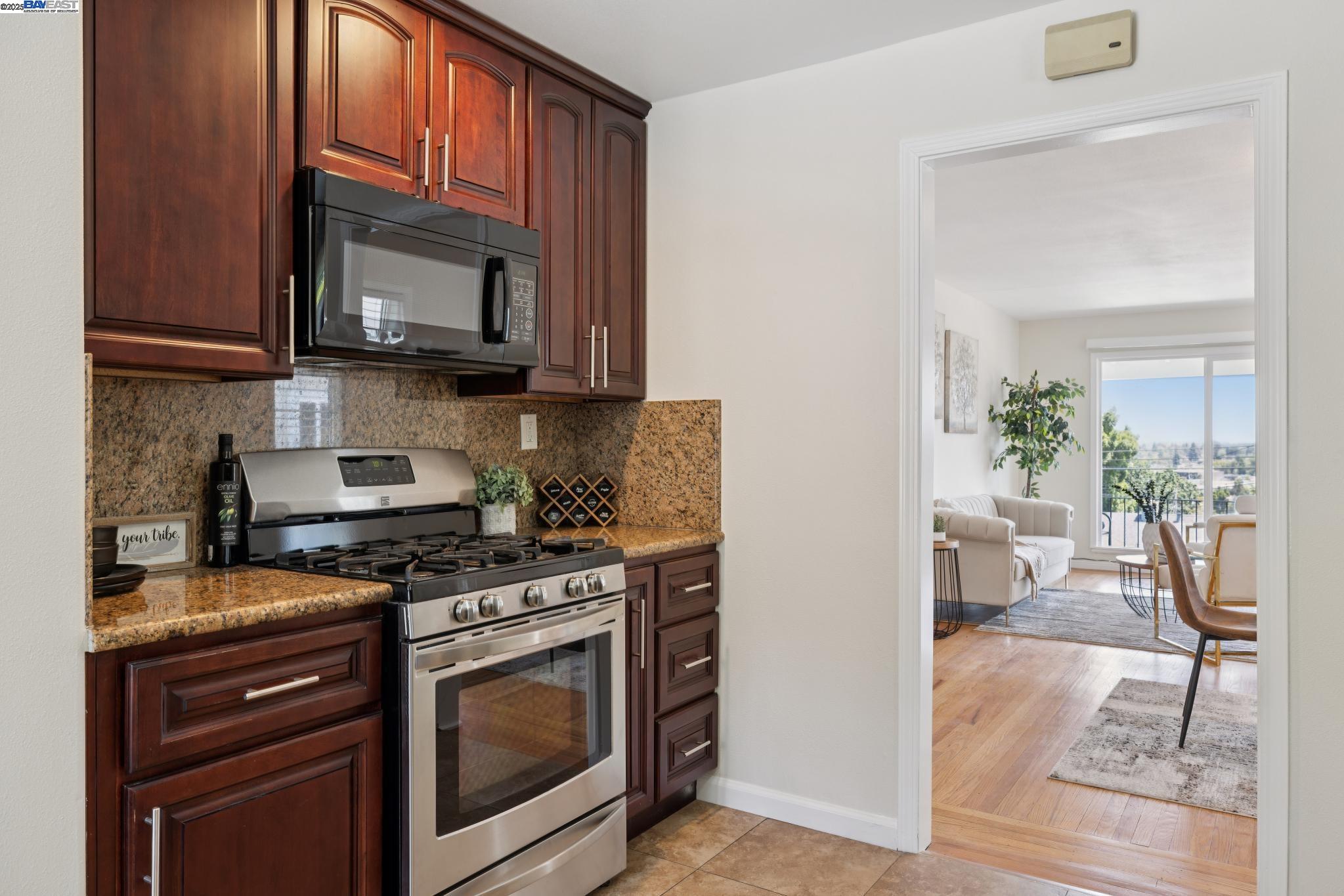 Detail Gallery Image 16 of 55 For 2643 99th Ave, Oakland,  CA 94605 - 3 Beds | 2 Baths