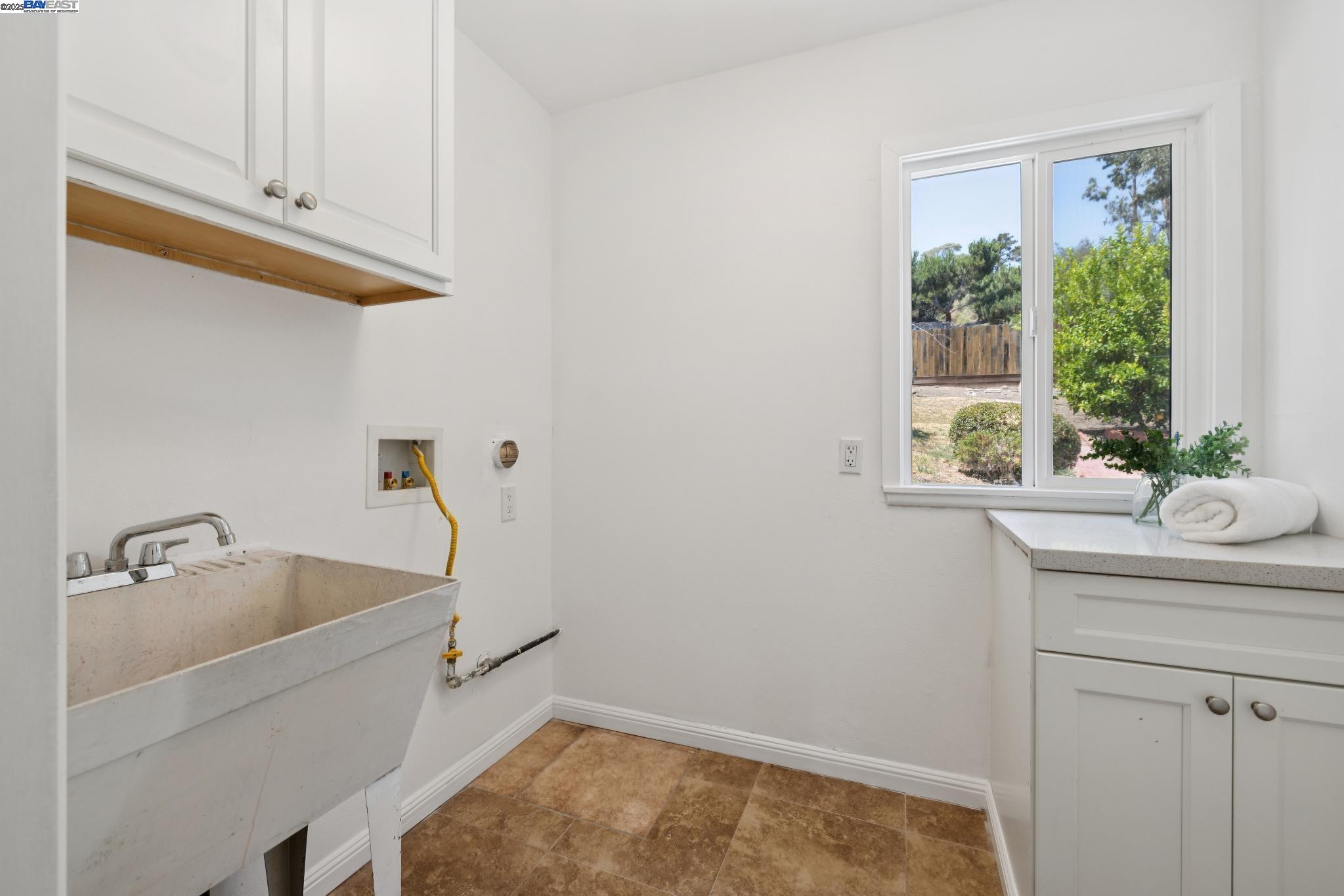 Detail Gallery Image 30 of 55 For 2643 99th Ave, Oakland,  CA 94605 - 3 Beds | 2 Baths
