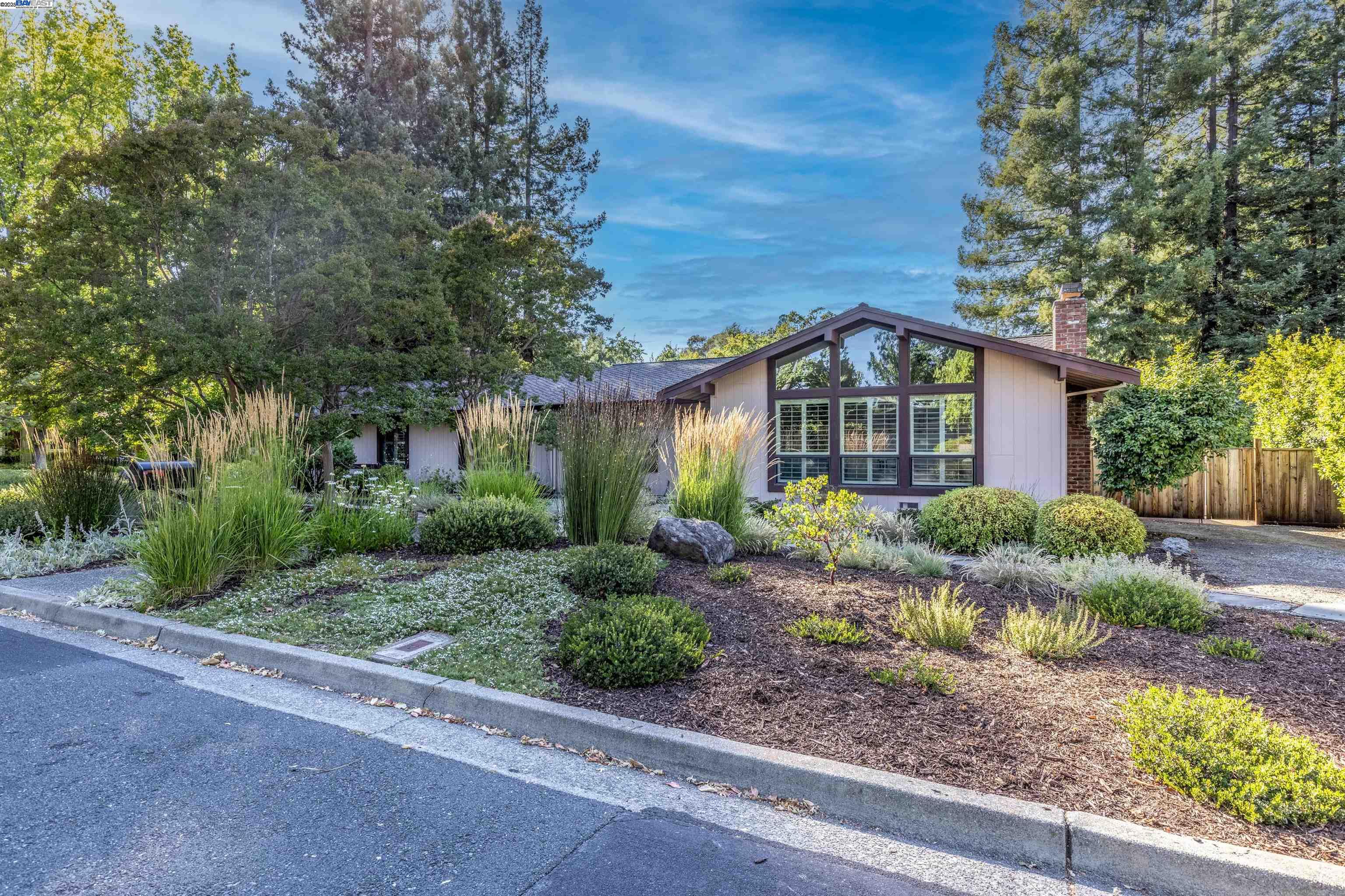 Detail Gallery Image 1 of 4 For 146 via Copla, Alamo,  CA 94507 - 5 Beds | 3 Baths