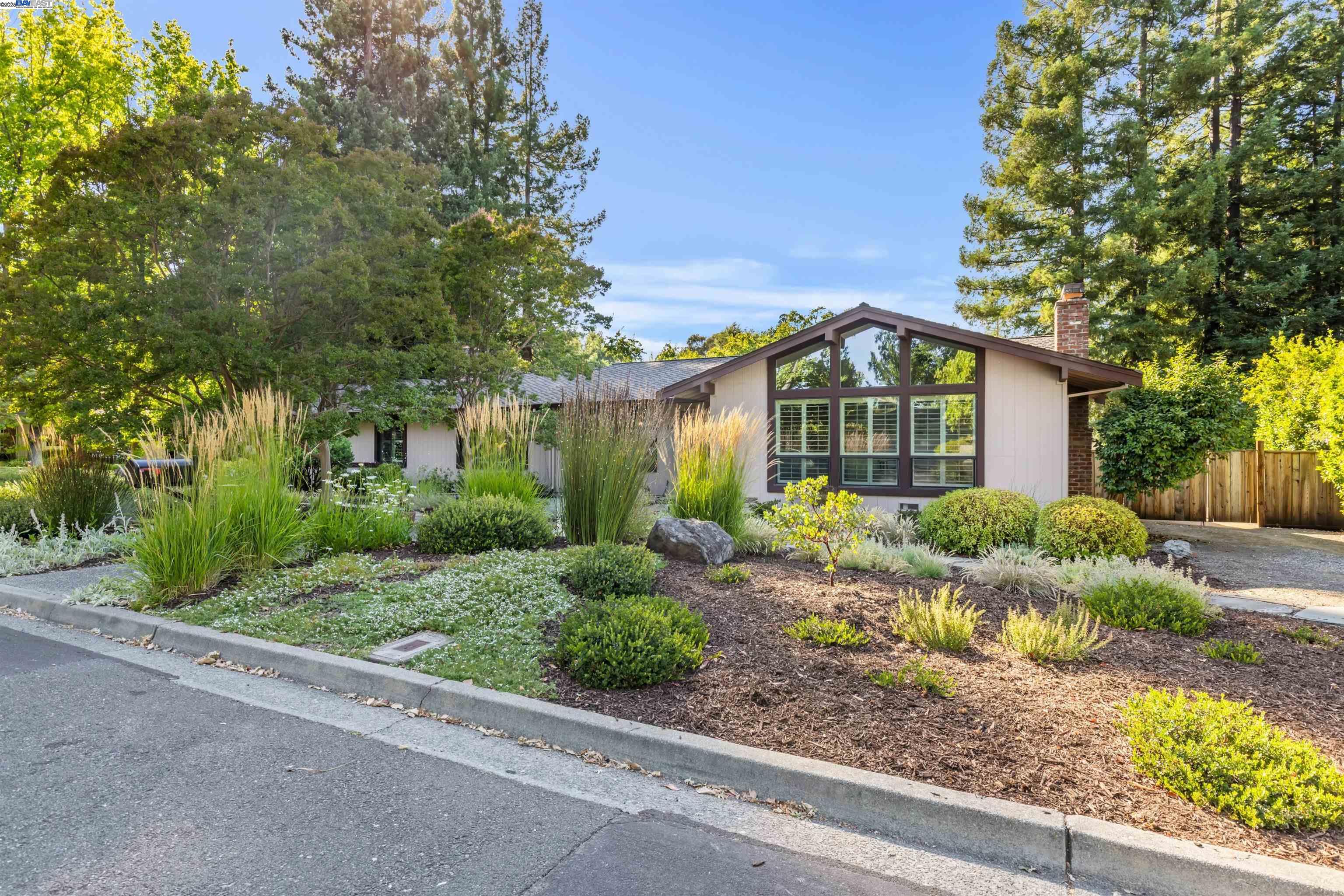 Detail Gallery Image 3 of 60 For 146 via Copla, Alamo,  CA 94507 - 5 Beds | 3 Baths