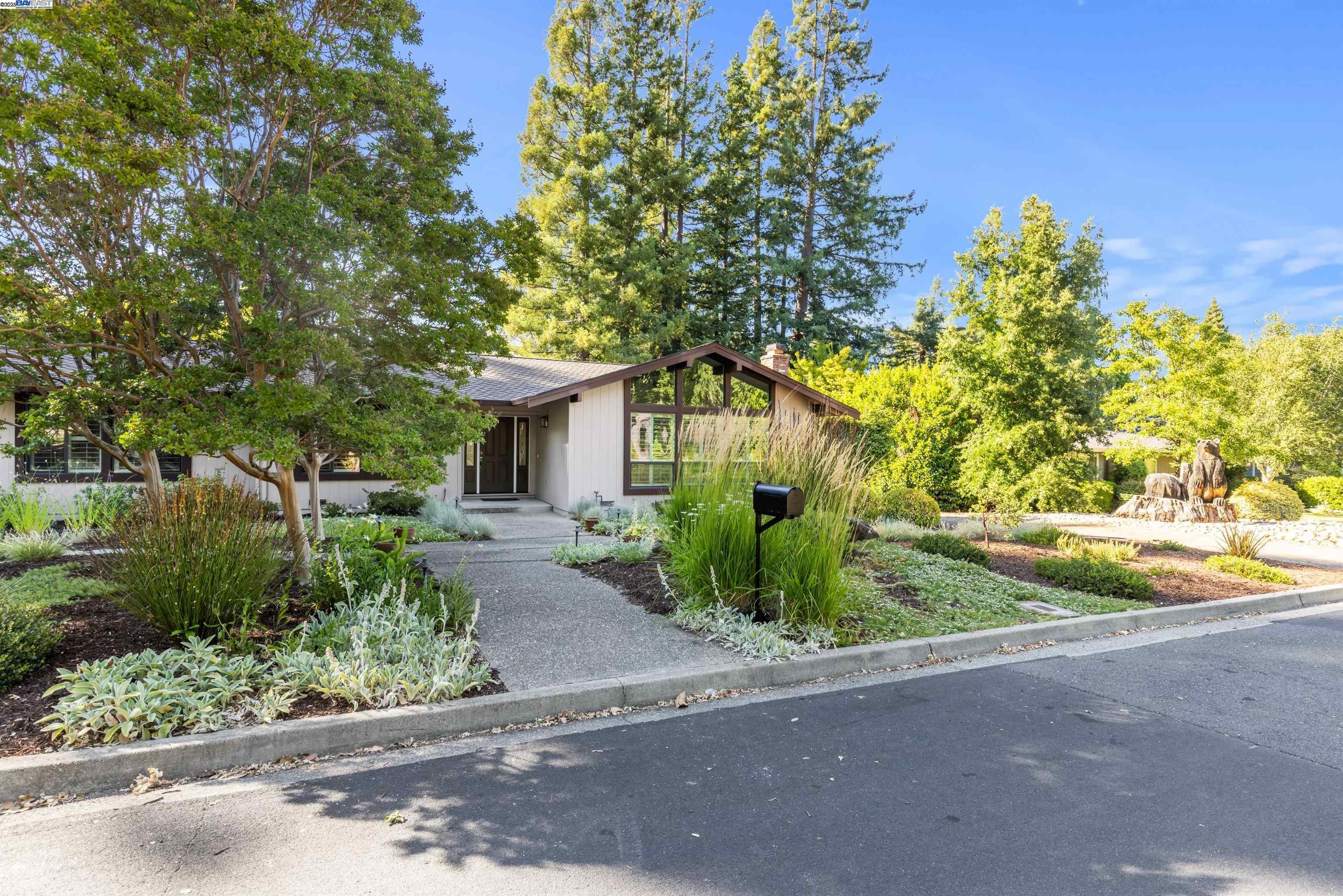 Detail Gallery Image 4 of 60 For 146 via Copla, Alamo,  CA 94507 - 5 Beds | 3 Baths