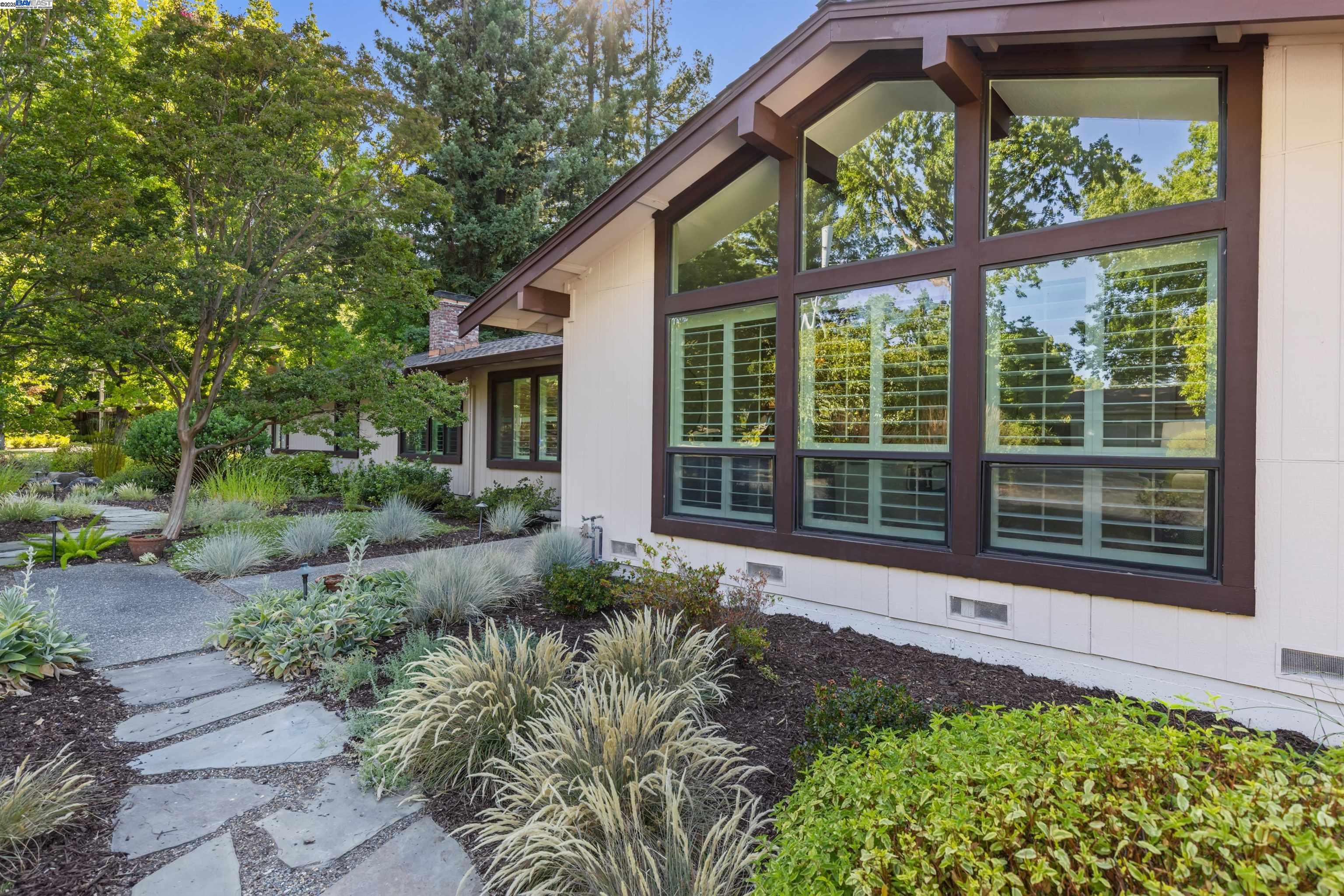 Detail Gallery Image 4 of 59 For 146 via Copla, Alamo,  CA 94507 - 5 Beds | 3 Baths