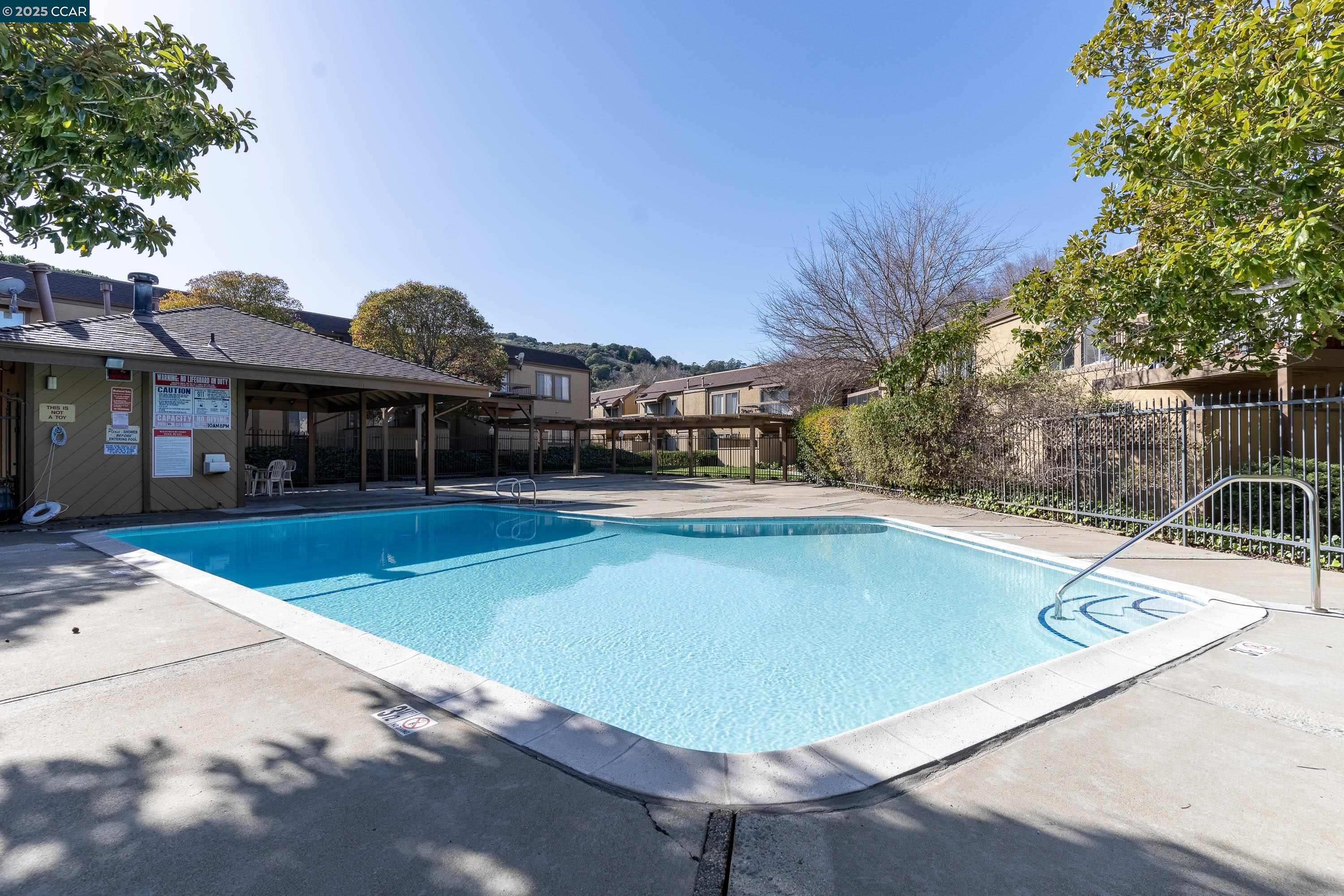 Detail Gallery Image 13 of 18 For 5305 Ridgeview Cir #8,  El Sobrante,  CA 94803 - 1 Beds | 1 Baths