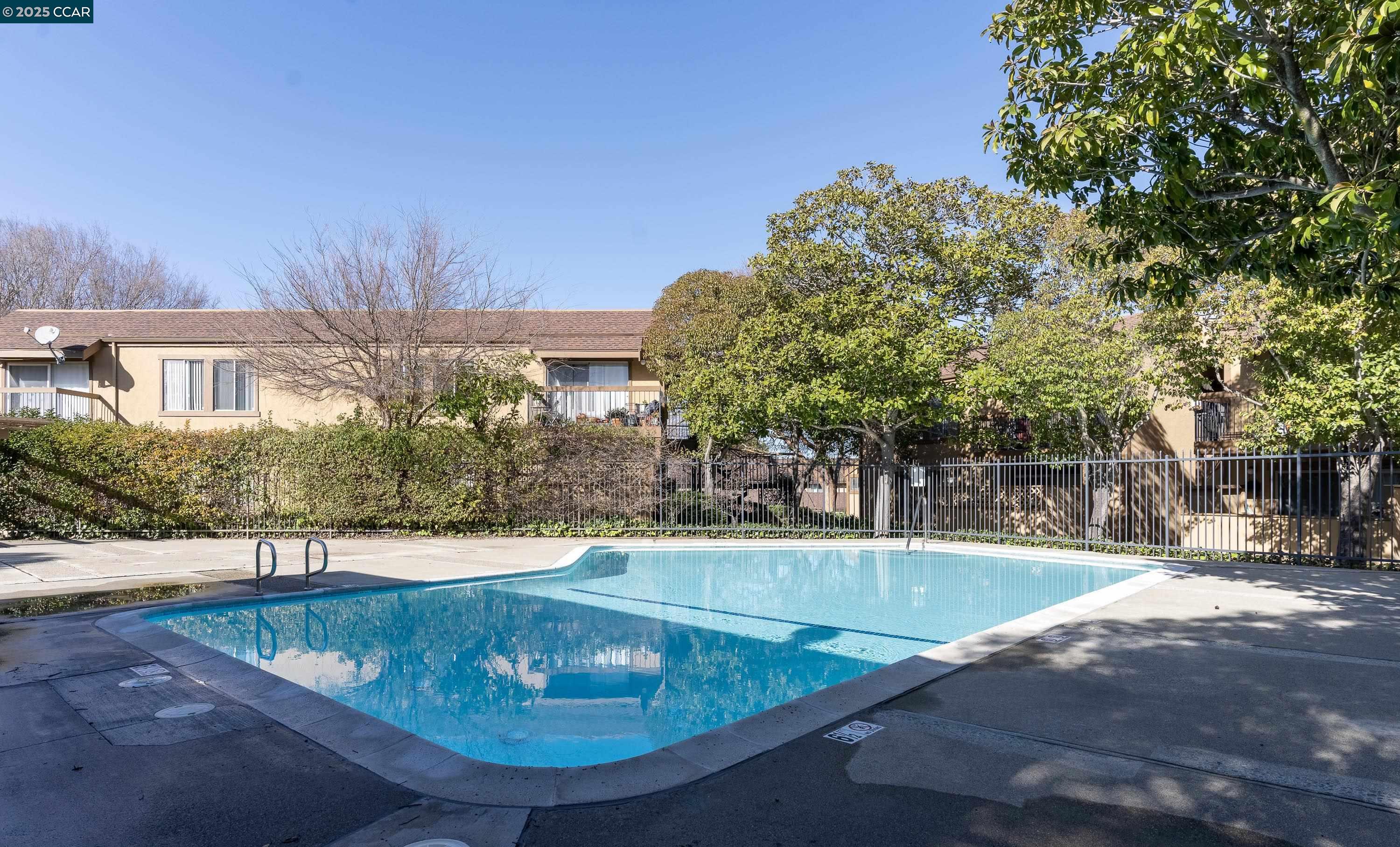 Detail Gallery Image 14 of 18 For 5305 Ridgeview Cir #8,  El Sobrante,  CA 94803 - 1 Beds | 1 Baths