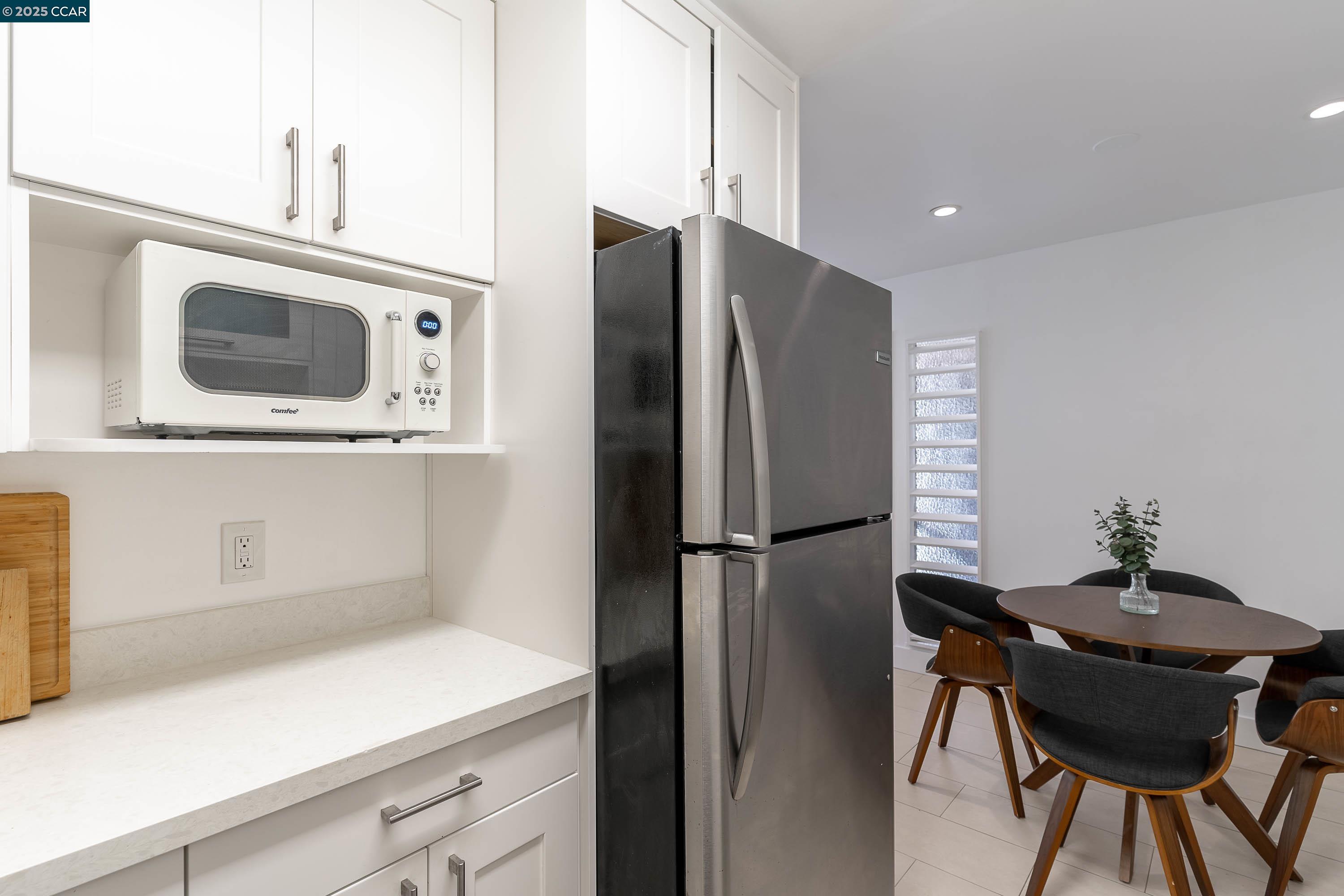 Detail Gallery Image 7 of 18 For 5305 Ridgeview Cir #8,  El Sobrante,  CA 94803 - 1 Beds | 1 Baths