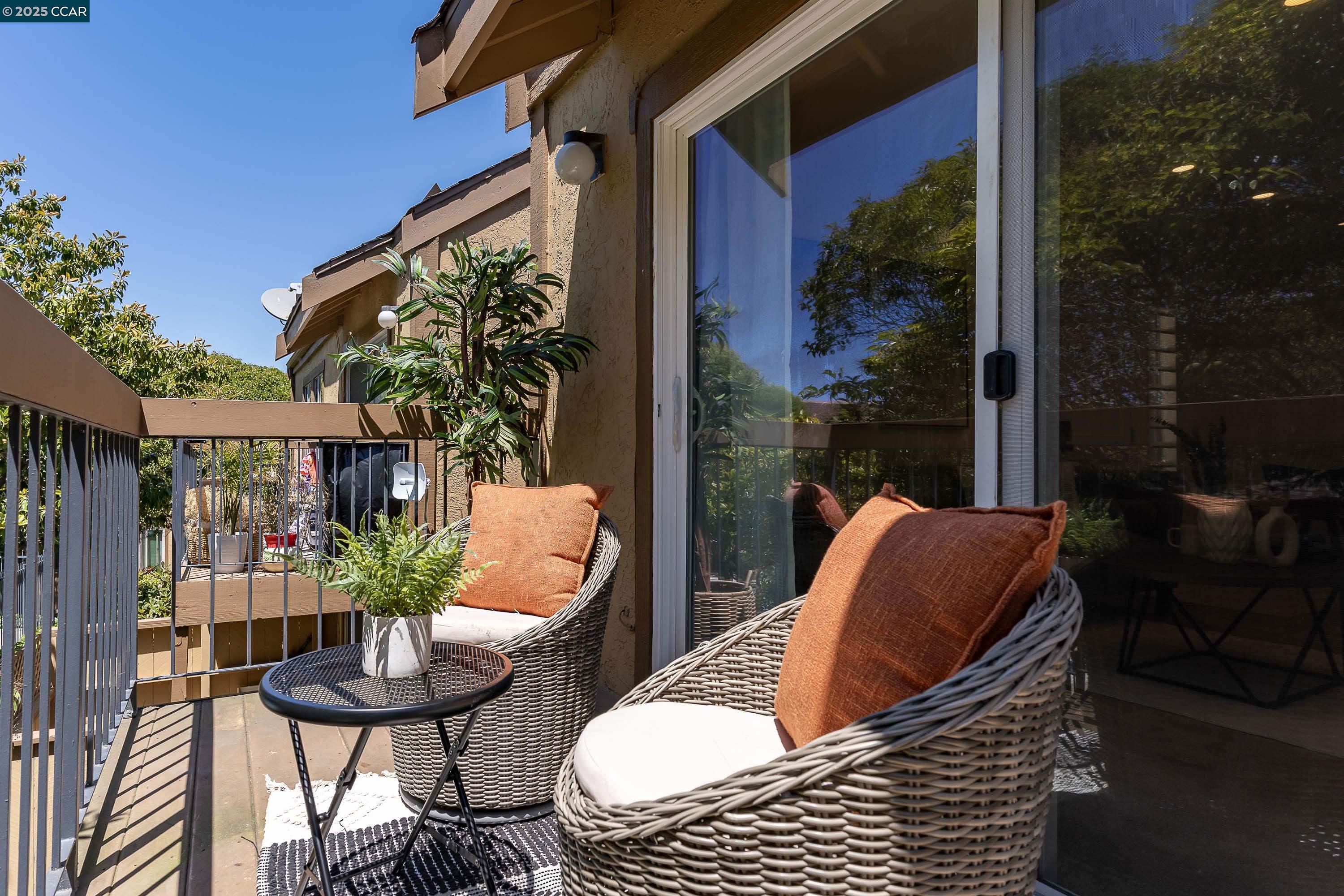 Detail Gallery Image 10 of 18 For 5305 Ridgeview Cir #8,  El Sobrante,  CA 94803 - 1 Beds | 1 Baths
