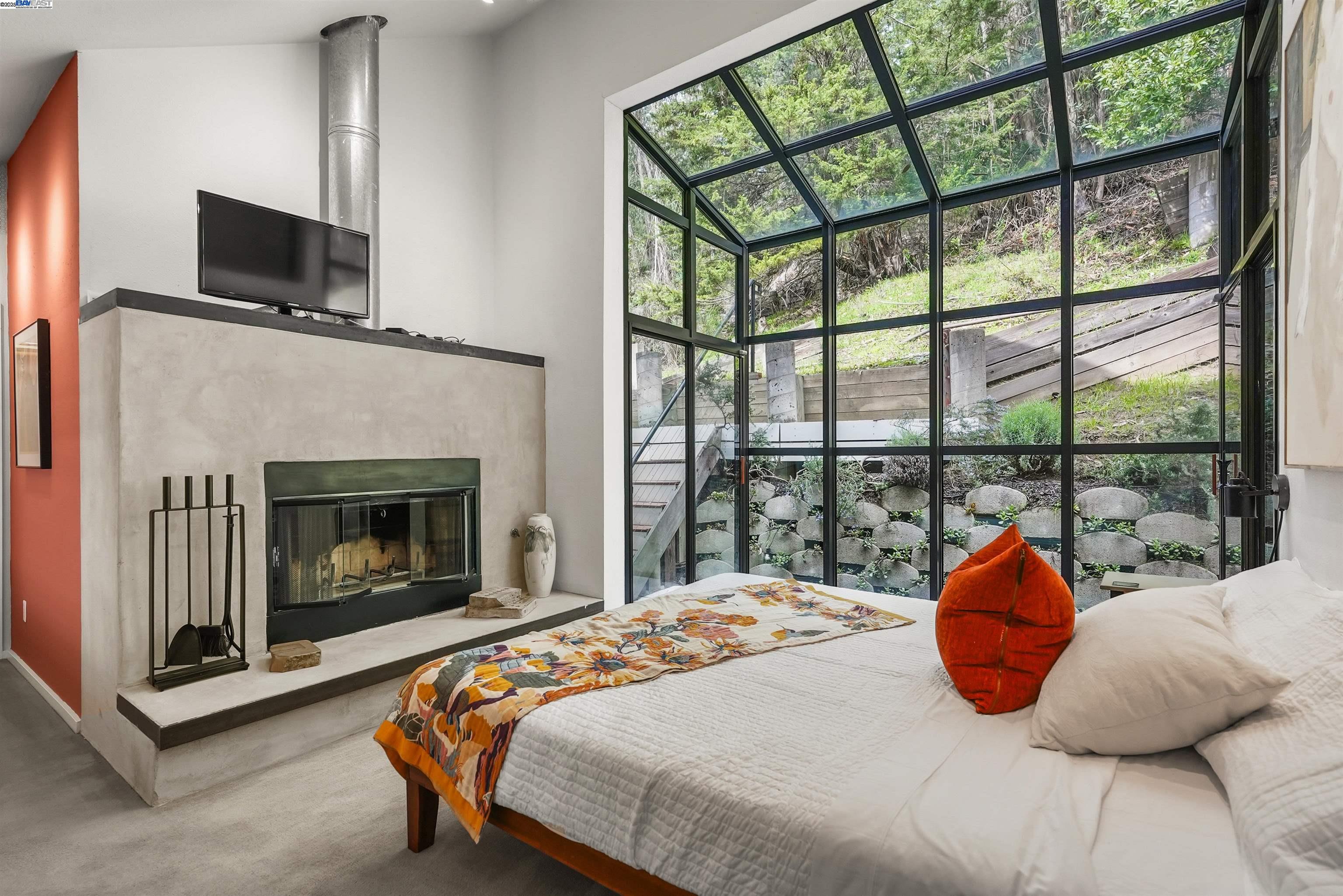 Detail Gallery Image 12 of 23 For 1822 Arrowhead Dr, Oakland,  CA 94611 - 4 Beds | 3 Baths