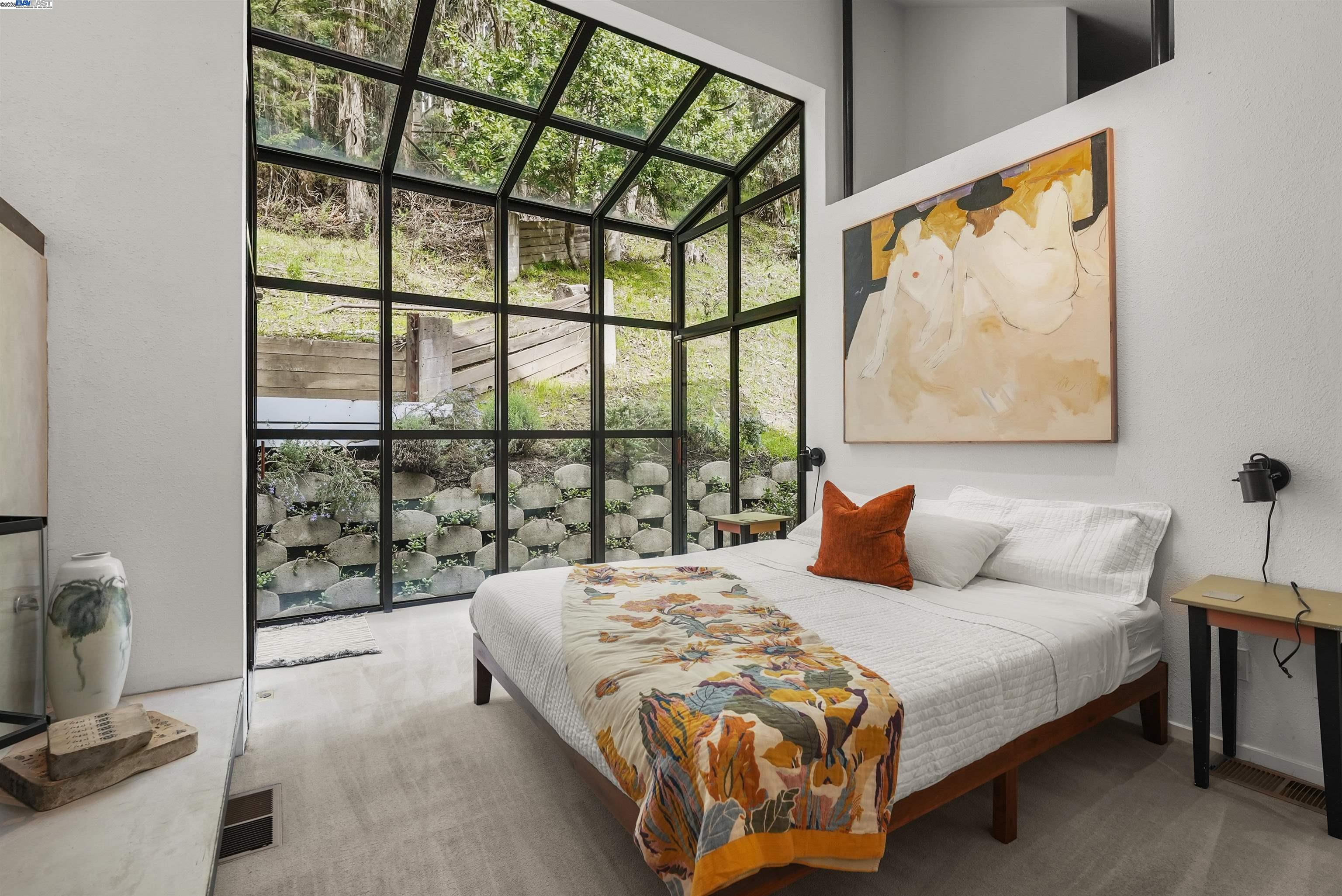 Detail Gallery Image 13 of 23 For 1822 Arrowhead Dr, Oakland,  CA 94611 - 4 Beds | 3 Baths