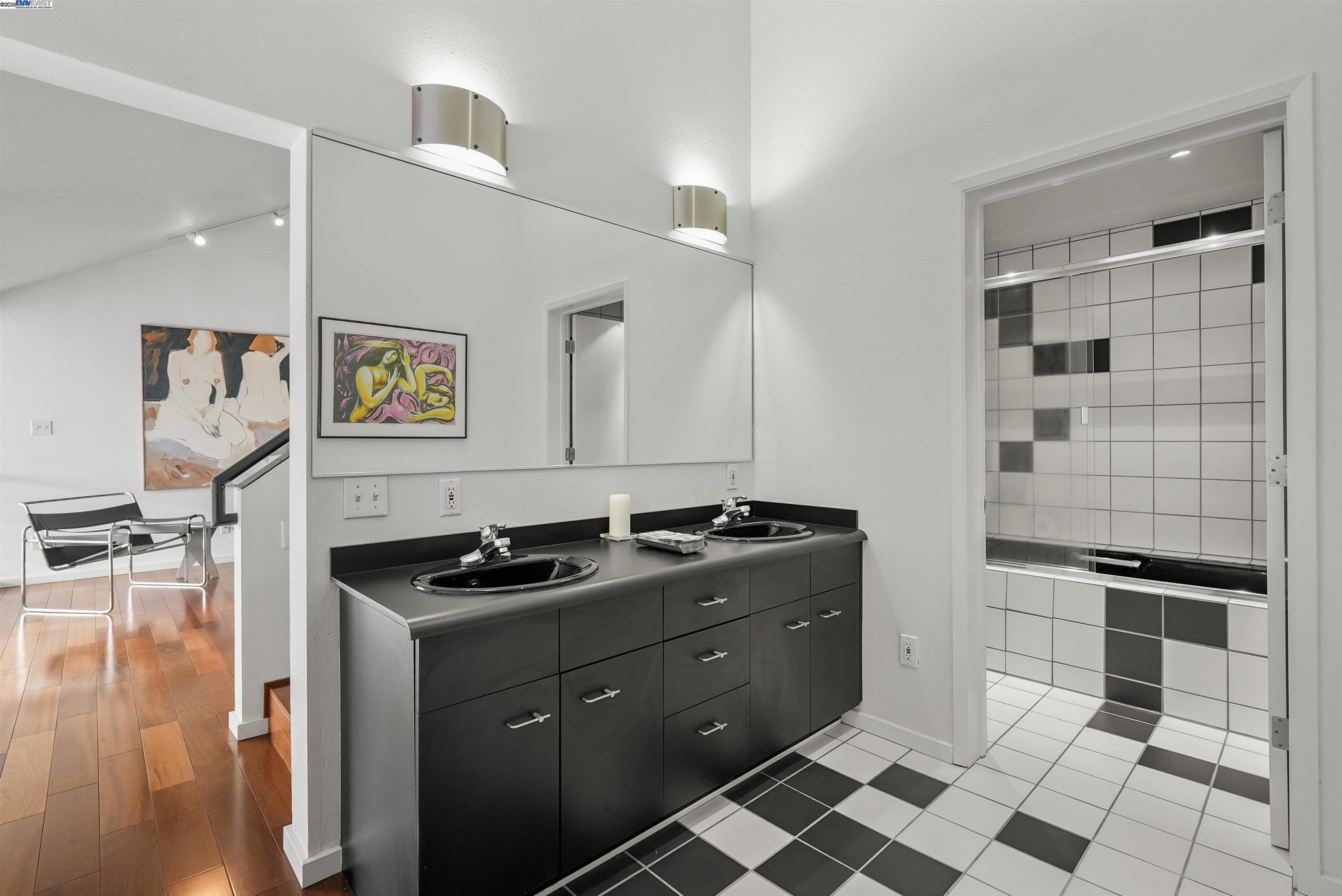 Detail Gallery Image 18 of 23 For 1822 Arrowhead Dr, Oakland,  CA 94611 - 4 Beds | 3 Baths
