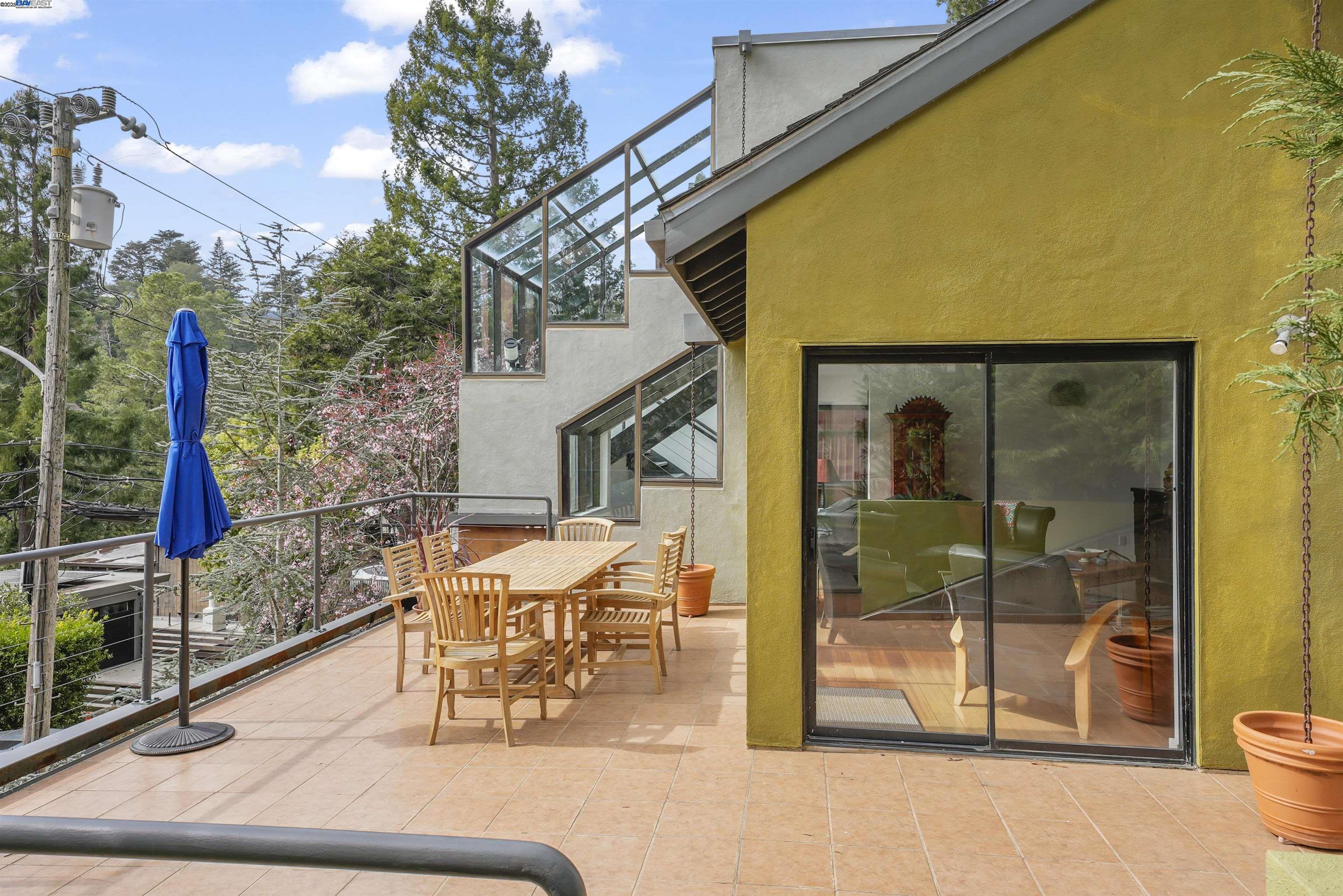 Detail Gallery Image 22 of 23 For 1822 Arrowhead Dr, Oakland,  CA 94611 - 4 Beds | 3 Baths