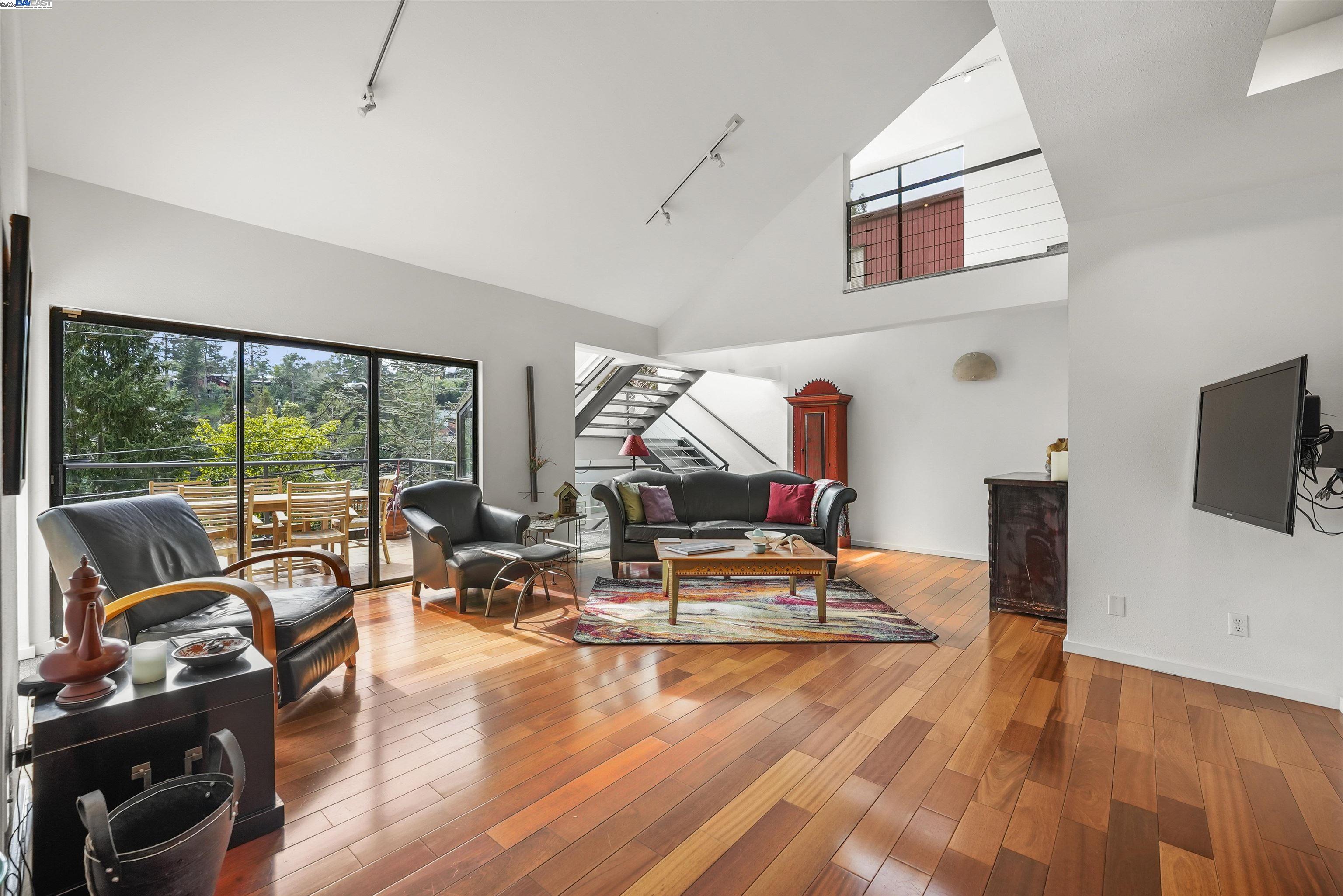 Detail Gallery Image 6 of 23 For 1822 Arrowhead Dr, Oakland,  CA 94611 - 4 Beds | 3 Baths