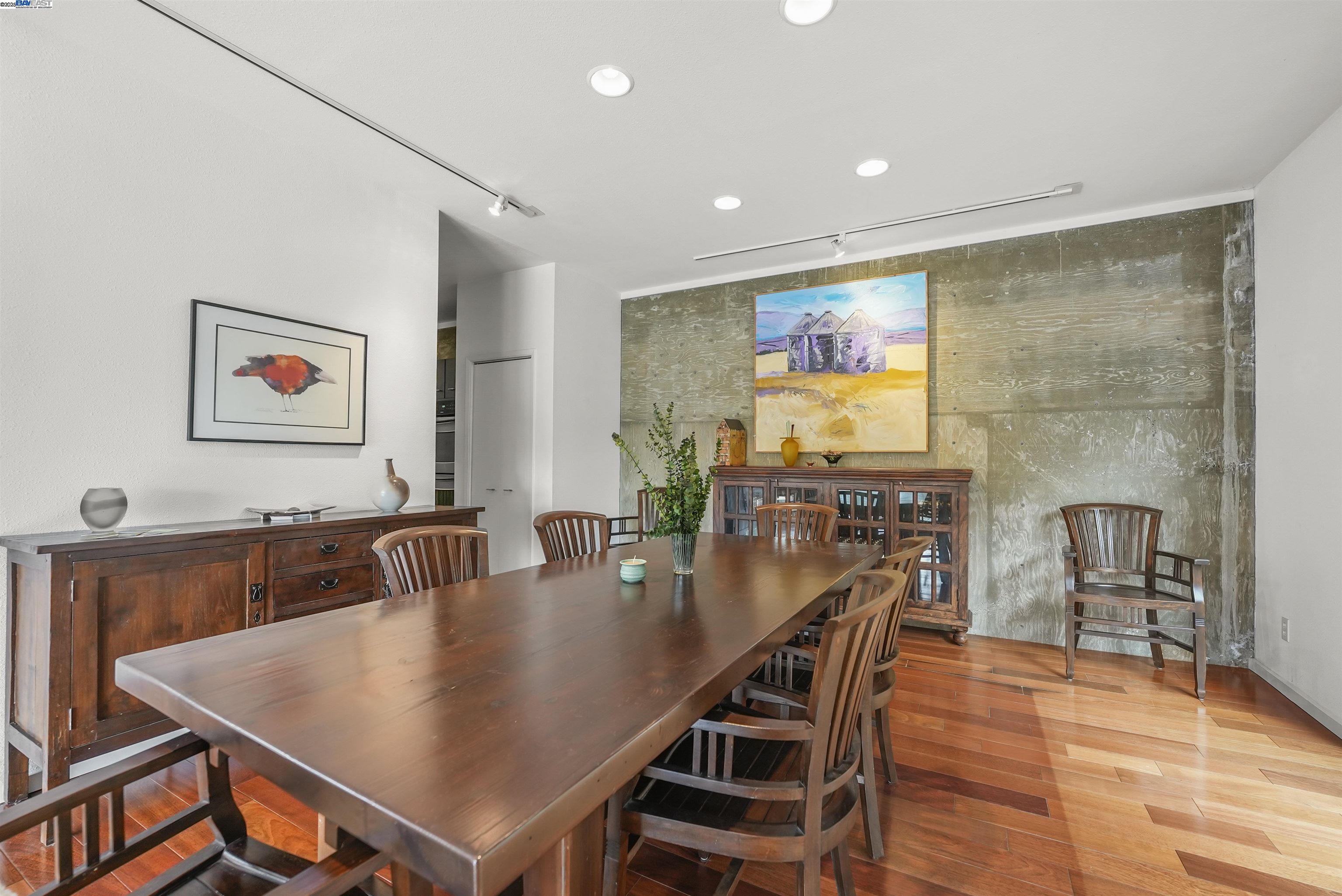 Detail Gallery Image 8 of 23 For 1822 Arrowhead Dr, Oakland,  CA 94611 - 4 Beds | 3 Baths