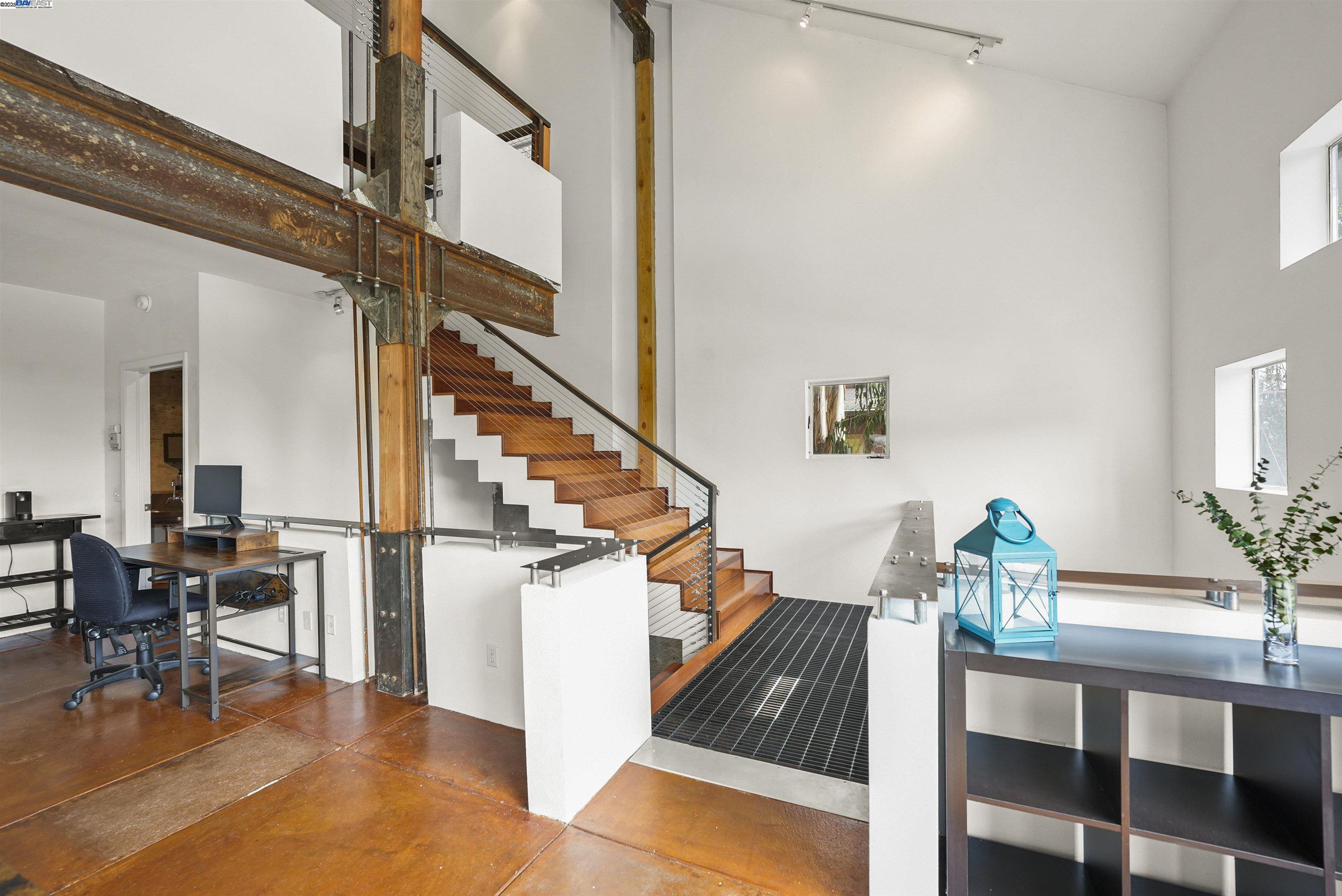 Detail Gallery Image 9 of 22 For 1828 Arrowhead Dr, Oakland,  CA 94611 - 2 Beds | 2/1 Baths