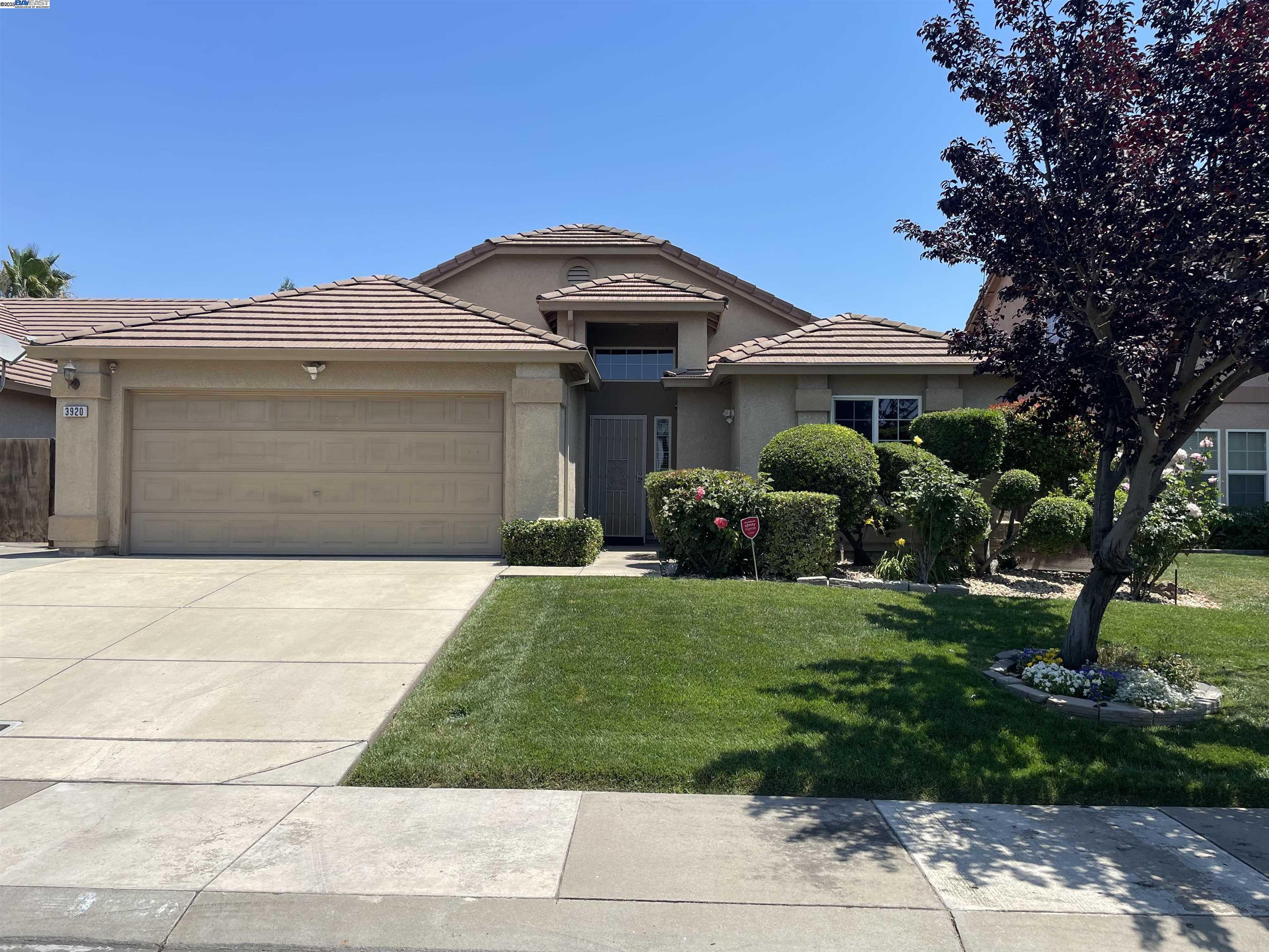 Detail Gallery Image 1 of 24 For 3920 Deshler Ln, Stockton,  CA 95206 - 3 Beds | 2 Baths