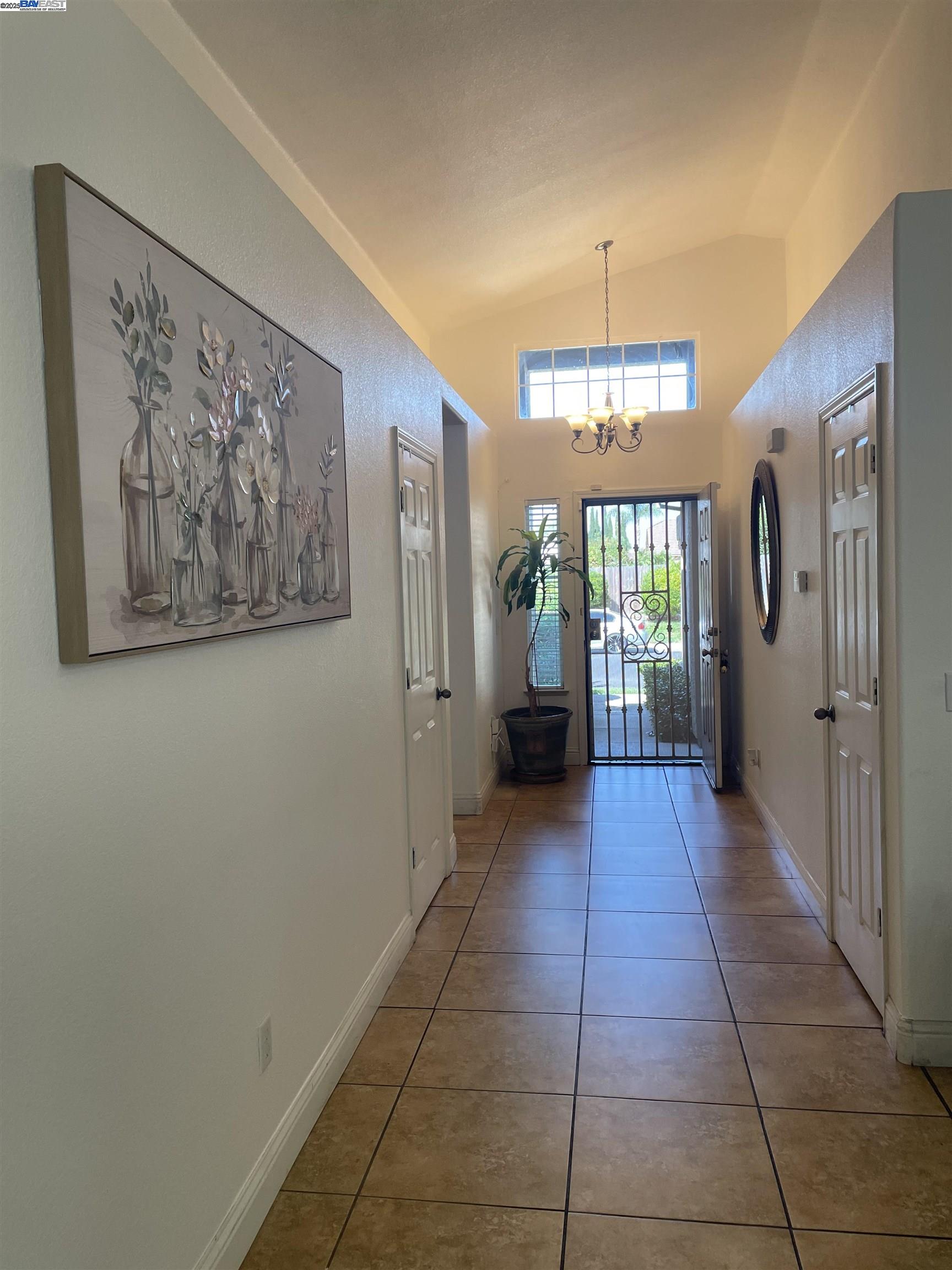Detail Gallery Image 3 of 24 For 3920 Deshler Ln, Stockton,  CA 95206 - 3 Beds | 2 Baths