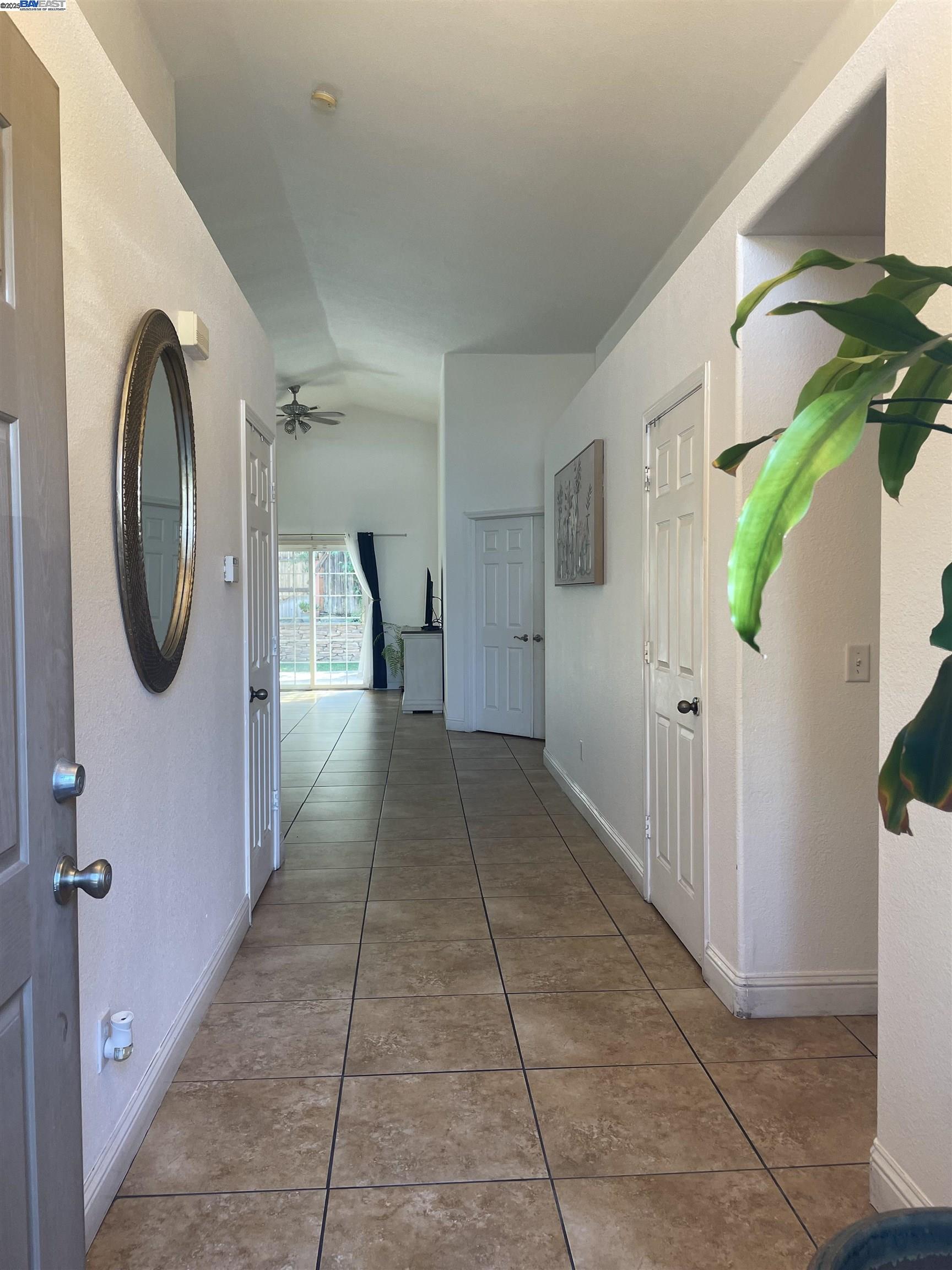 Detail Gallery Image 4 of 24 For 3920 Deshler Ln, Stockton,  CA 95206 - 3 Beds | 2 Baths