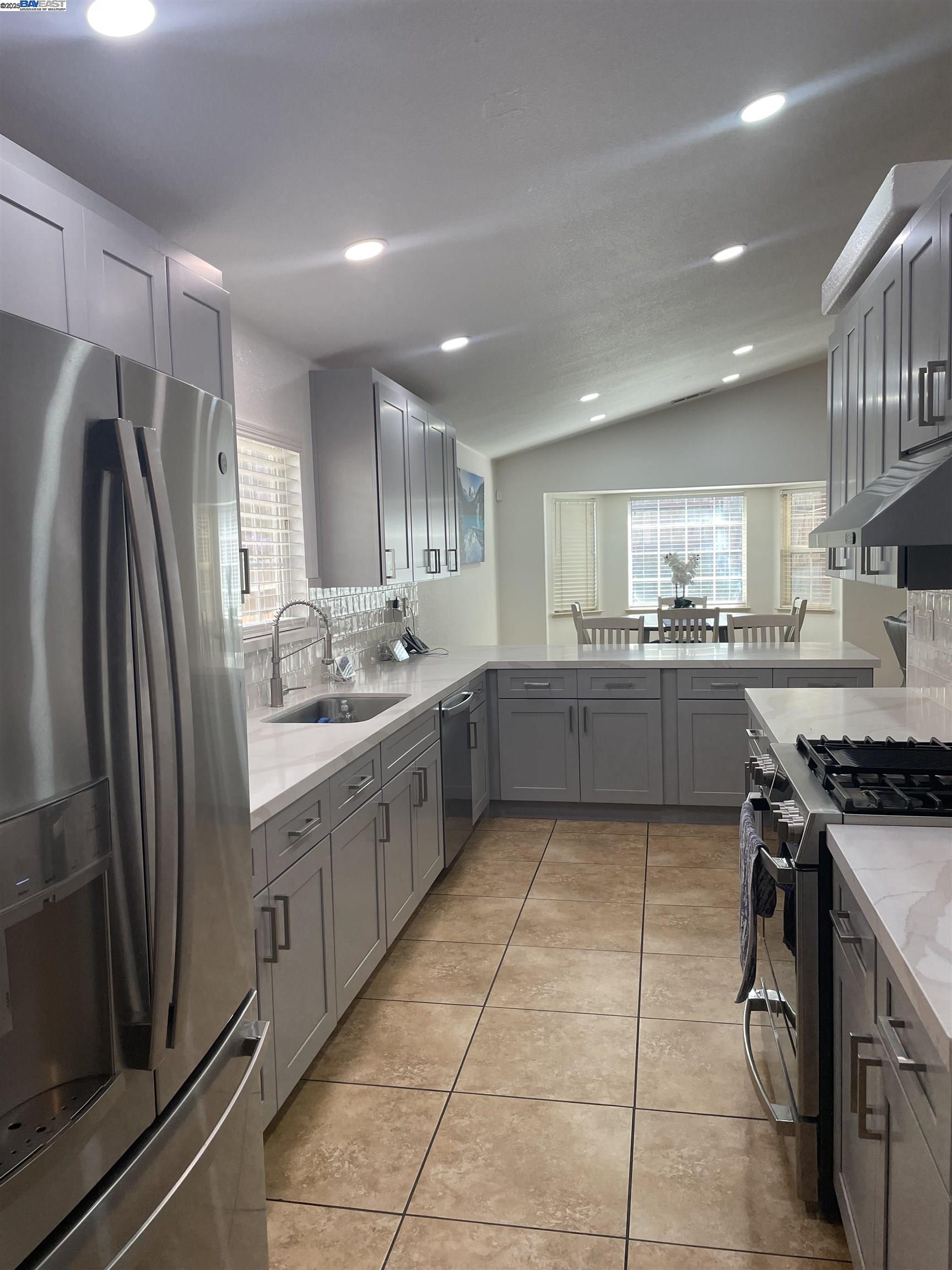 Detail Gallery Image 9 of 24 For 3920 Deshler Ln, Stockton,  CA 95206 - 3 Beds | 2 Baths