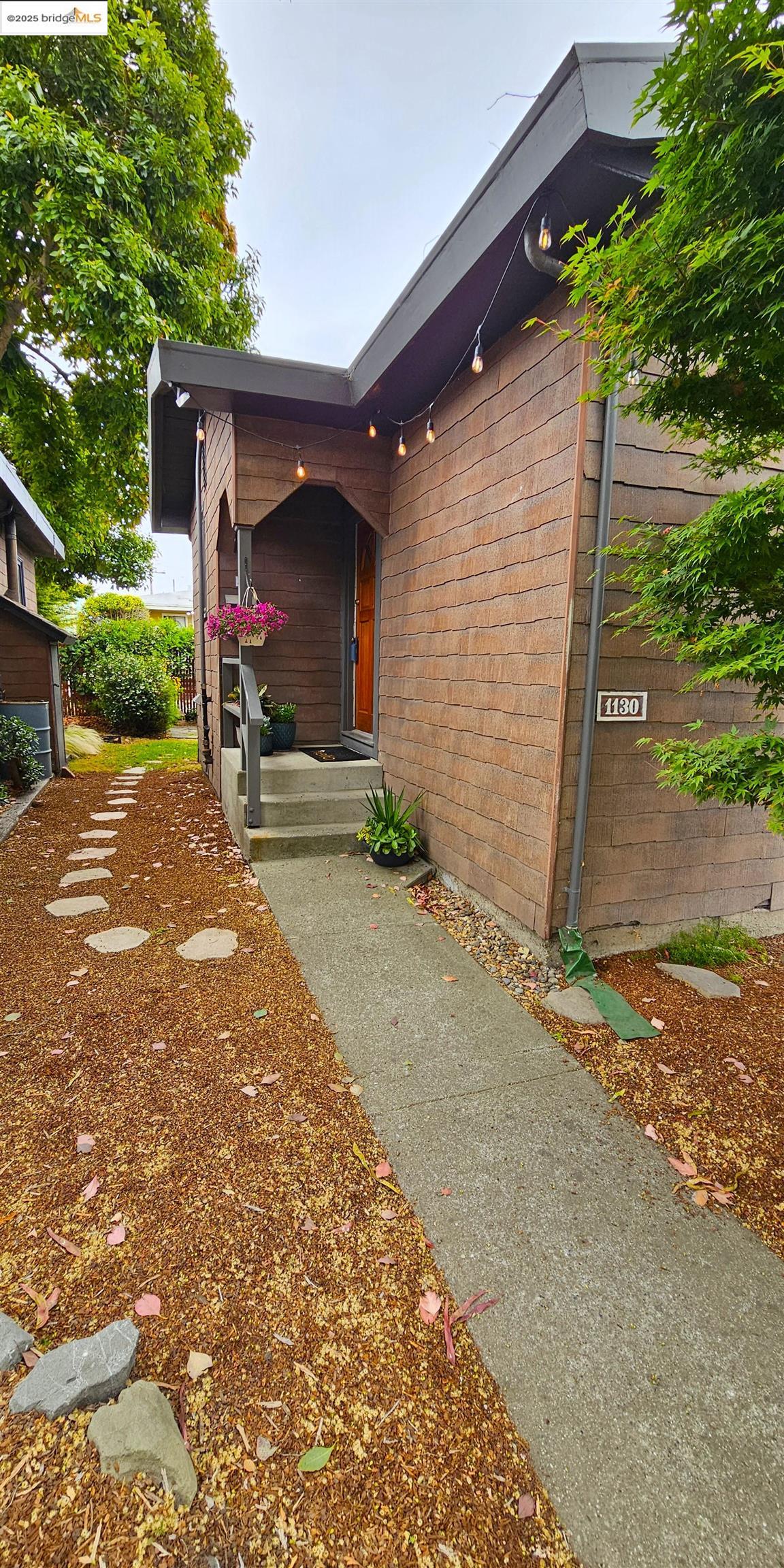 Detail Gallery Image 3 of 25 For 1130 Derby St, Berkeley,  CA 94702 - 1 Beds | 1 Baths
