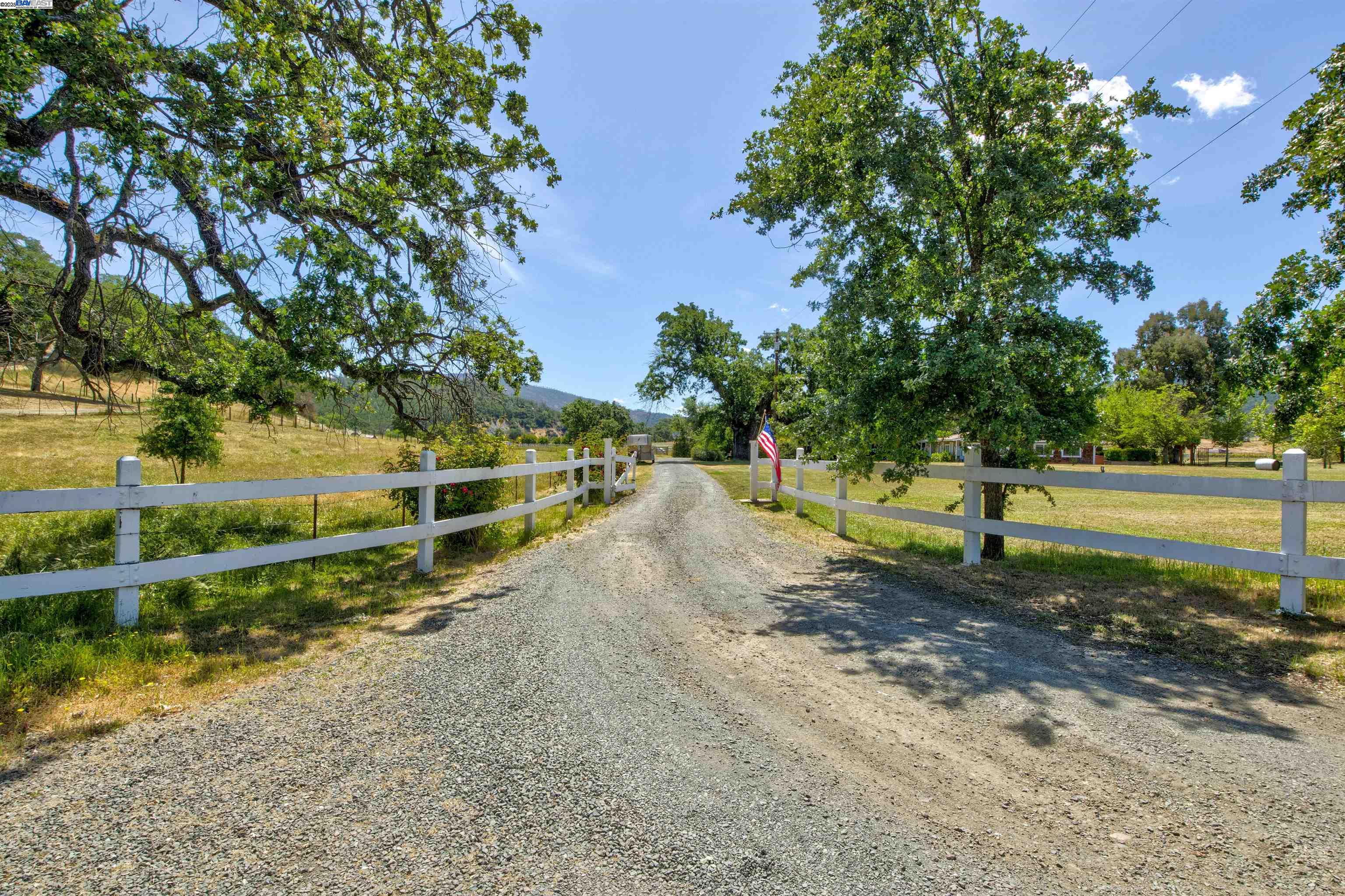 Detail Gallery Image 2 of 32 For 2051 Dollarhide Rd, Saint Helena,  CA 94574 - 2 Beds | 1 Baths