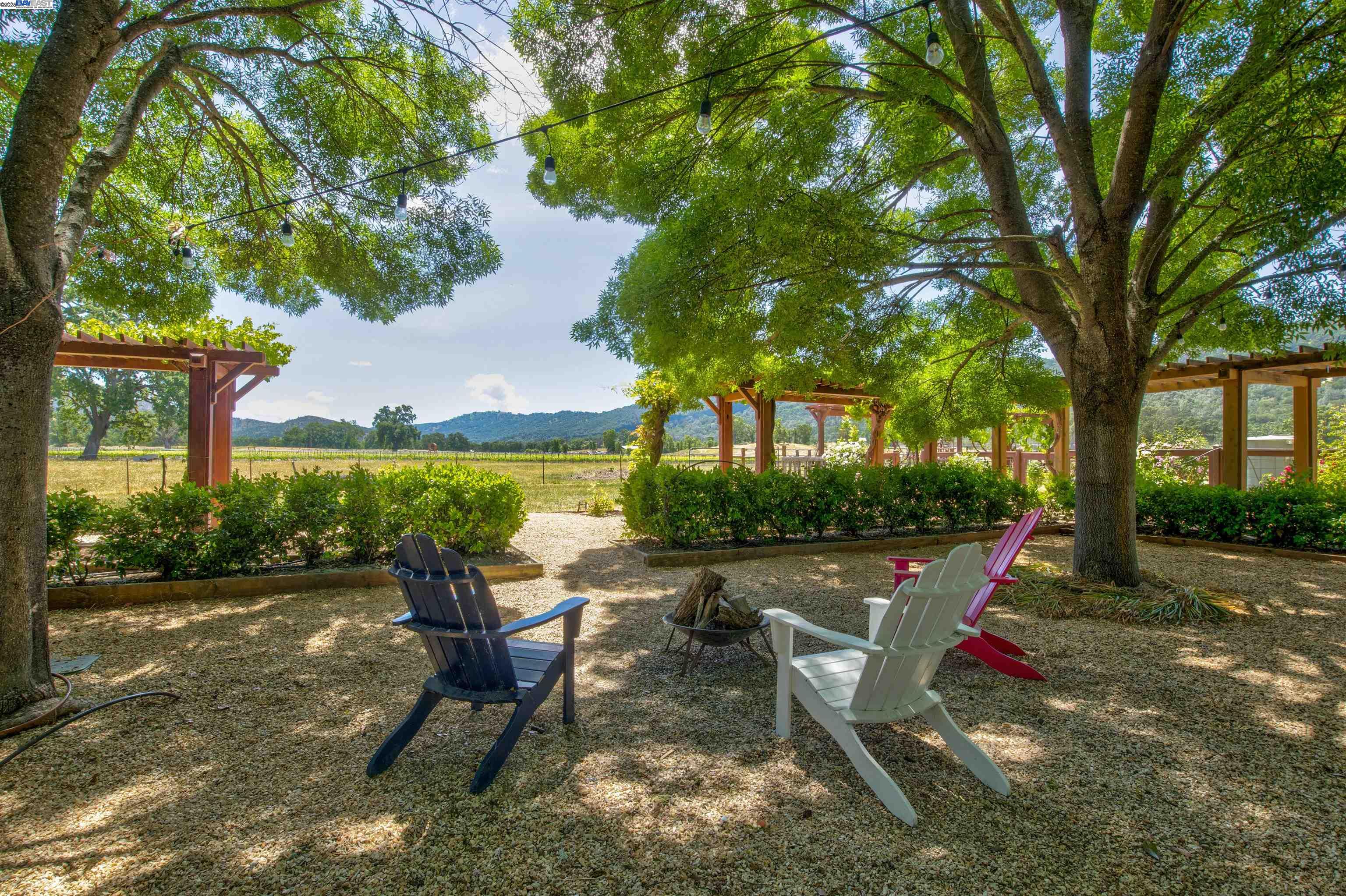Detail Gallery Image 11 of 32 For 2051 Dollarhide Rd, Saint Helena,  CA 94574 - 2 Beds | 1 Baths