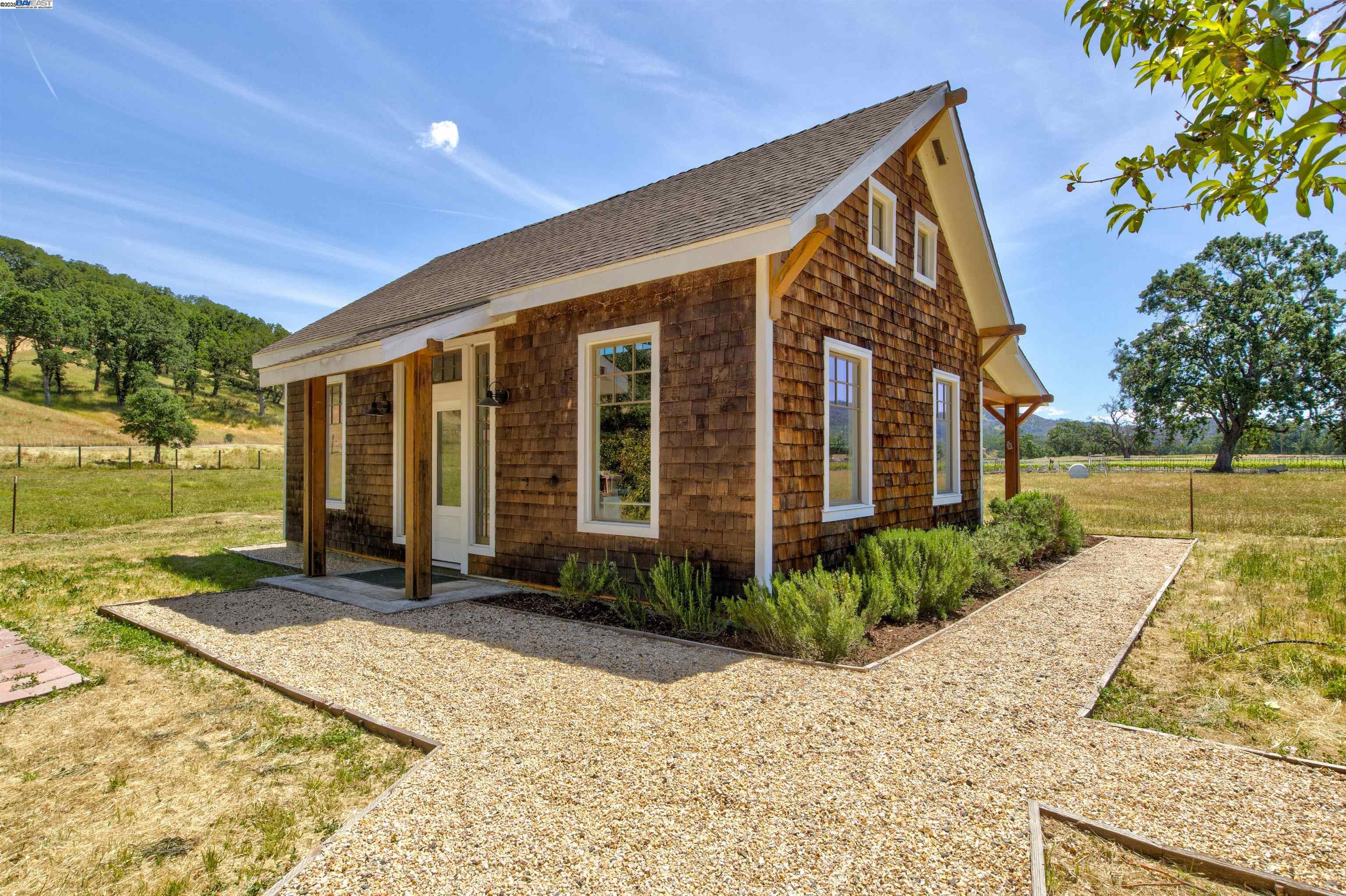 Detail Gallery Image 15 of 32 For 2051 Dollarhide Rd, Saint Helena,  CA 94574 - 2 Beds | 1 Baths