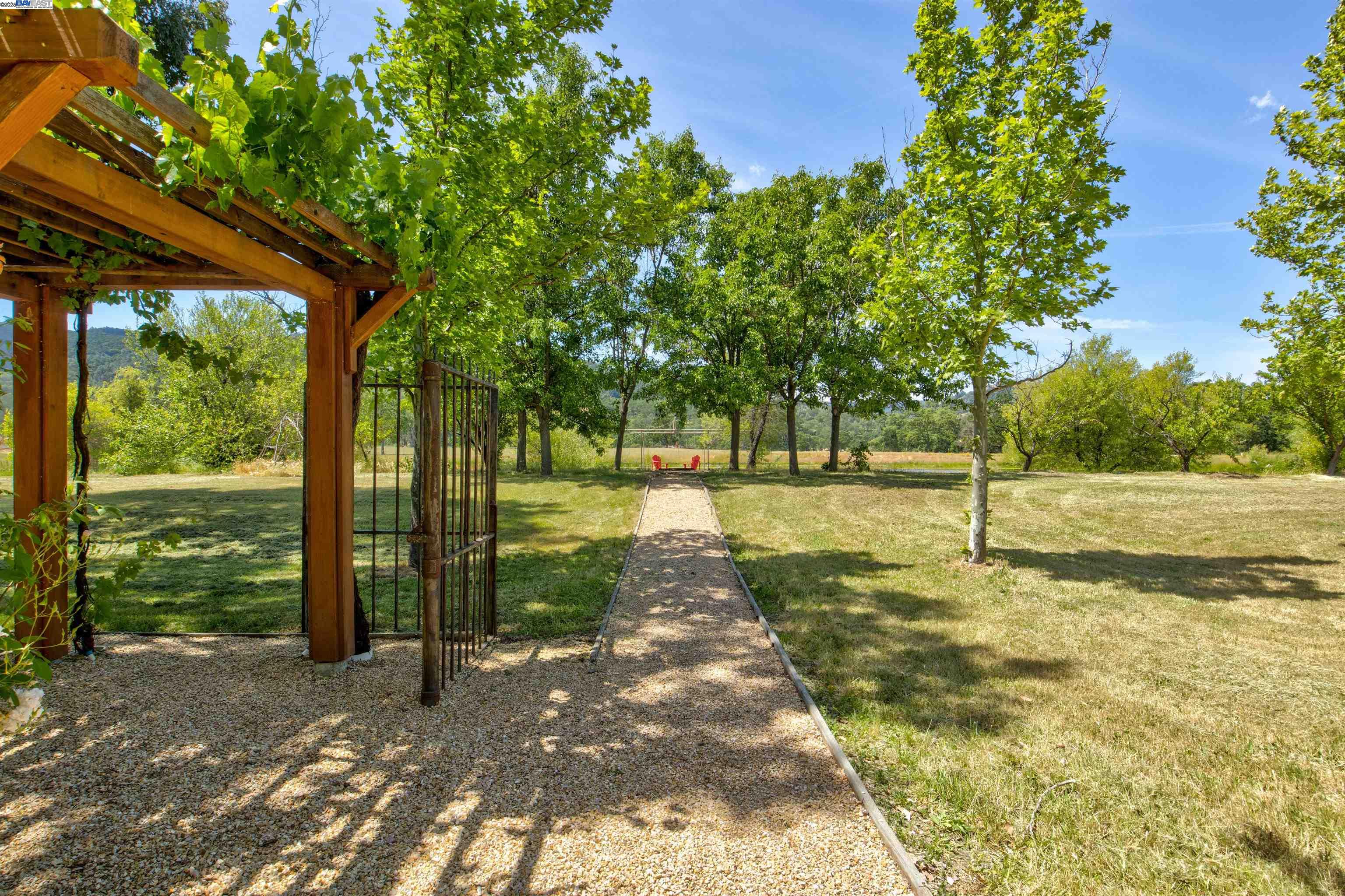 Detail Gallery Image 19 of 32 For 2051 Dollarhide Rd, Saint Helena,  CA 94574 - 2 Beds | 1 Baths