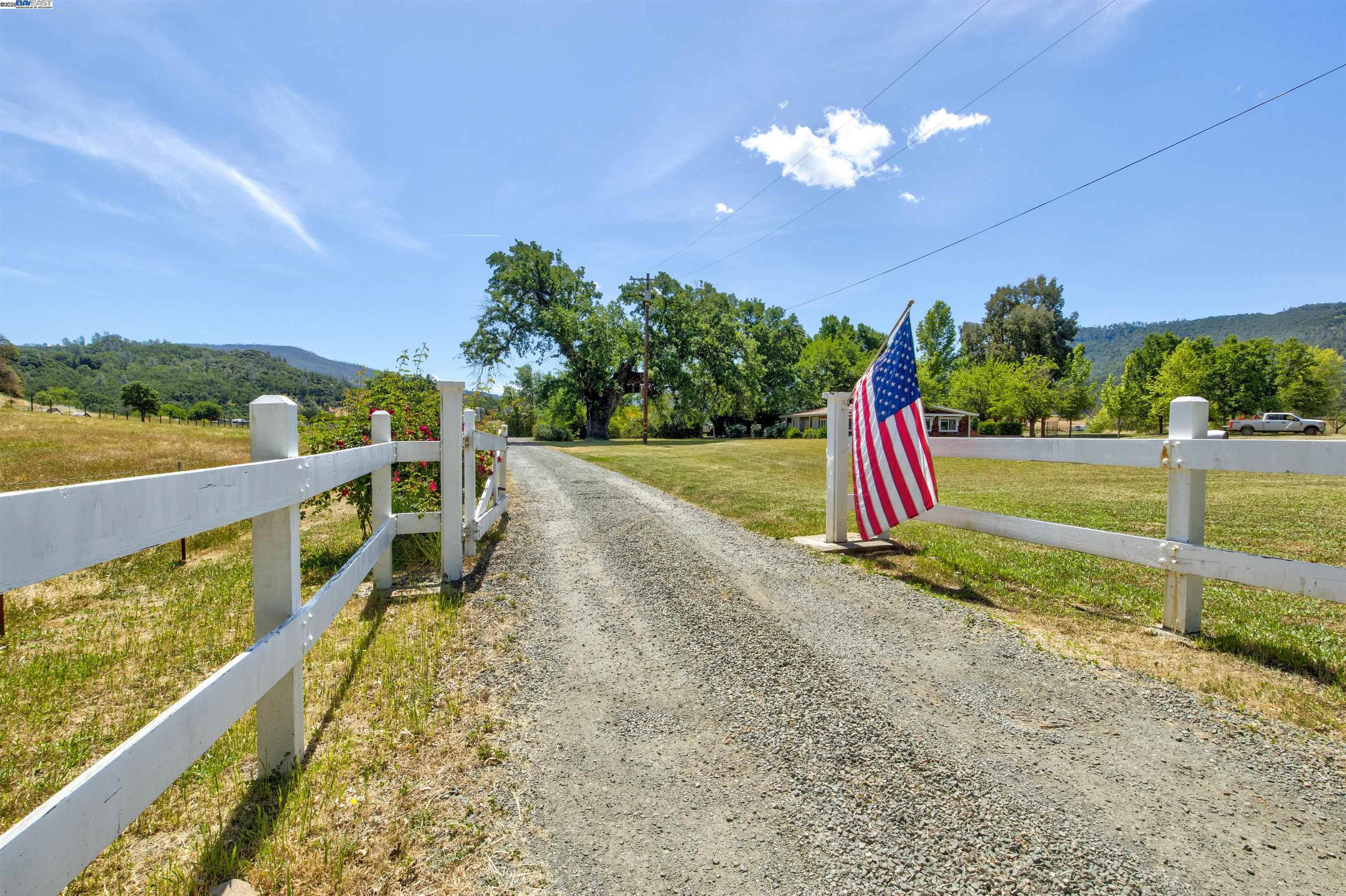 Detail Gallery Image 3 of 32 For 2051 Dollarhide Rd, Saint Helena,  CA 94574 - 2 Beds | 1 Baths