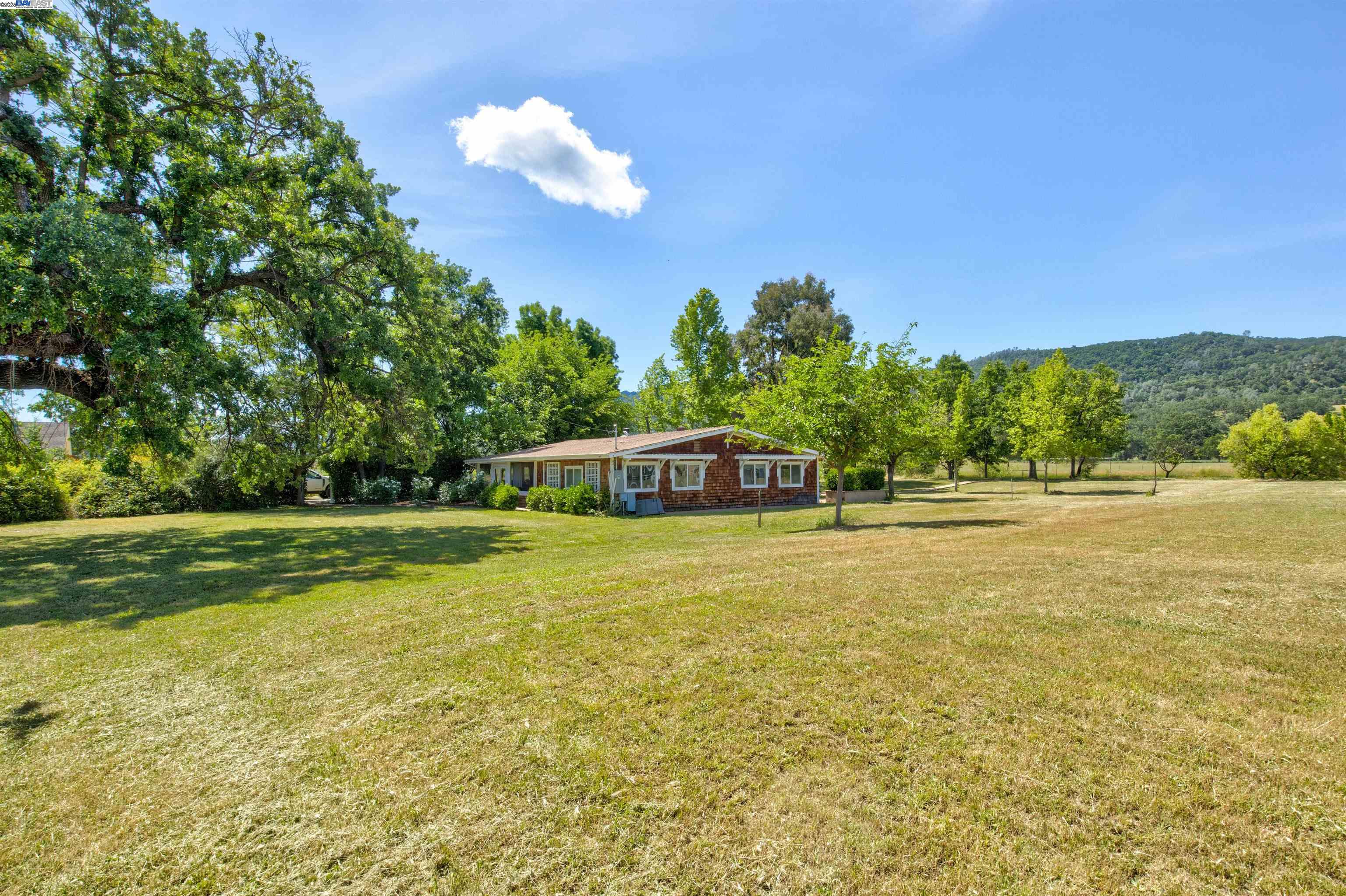 Detail Gallery Image 6 of 32 For 2051 Dollarhide Rd, Saint Helena,  CA 94574 - 2 Beds | 1 Baths