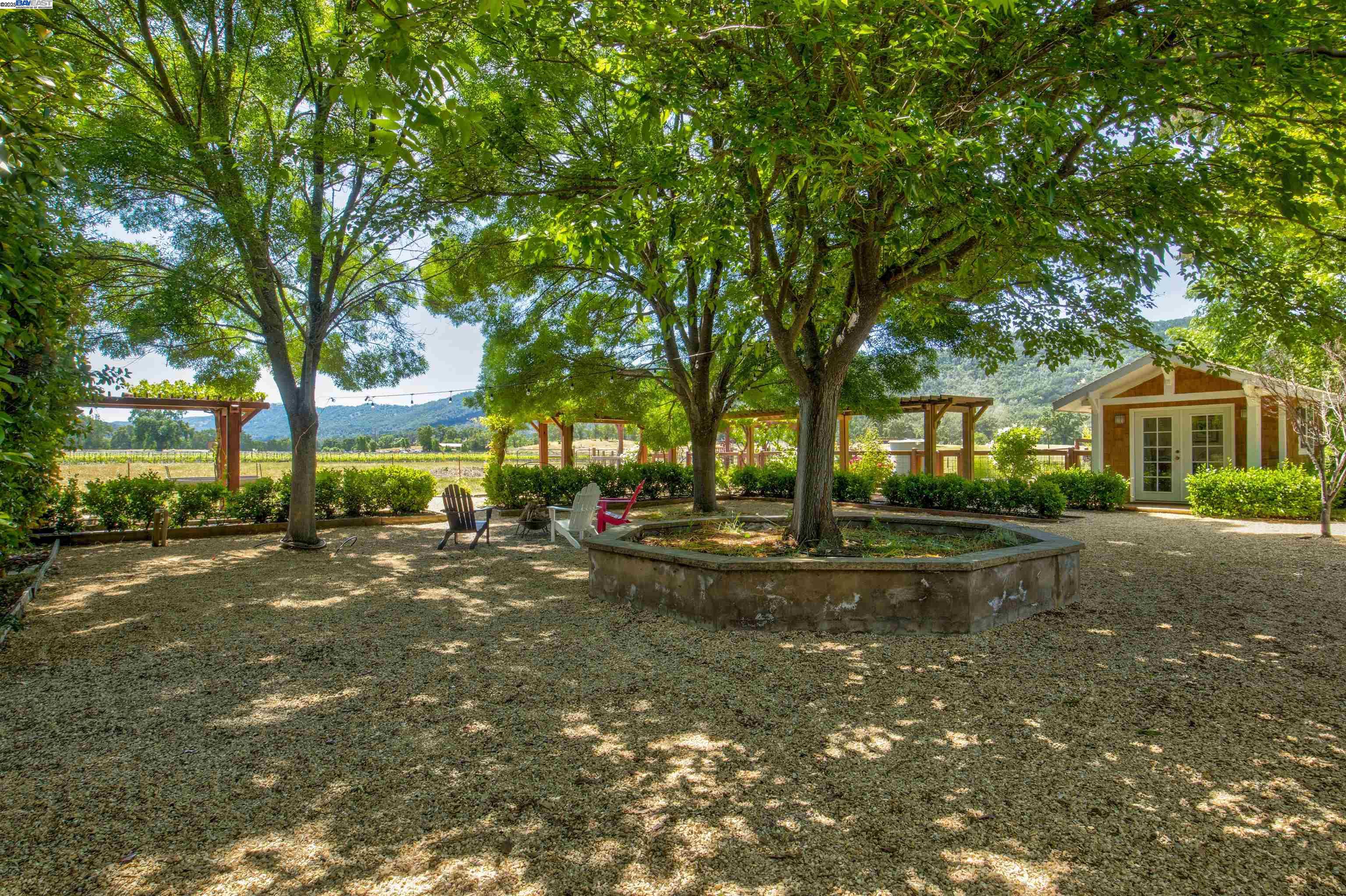 Detail Gallery Image 10 of 32 For 2051 Dollarhide Rd, Saint Helena,  CA 94574 - 2 Beds | 1 Baths