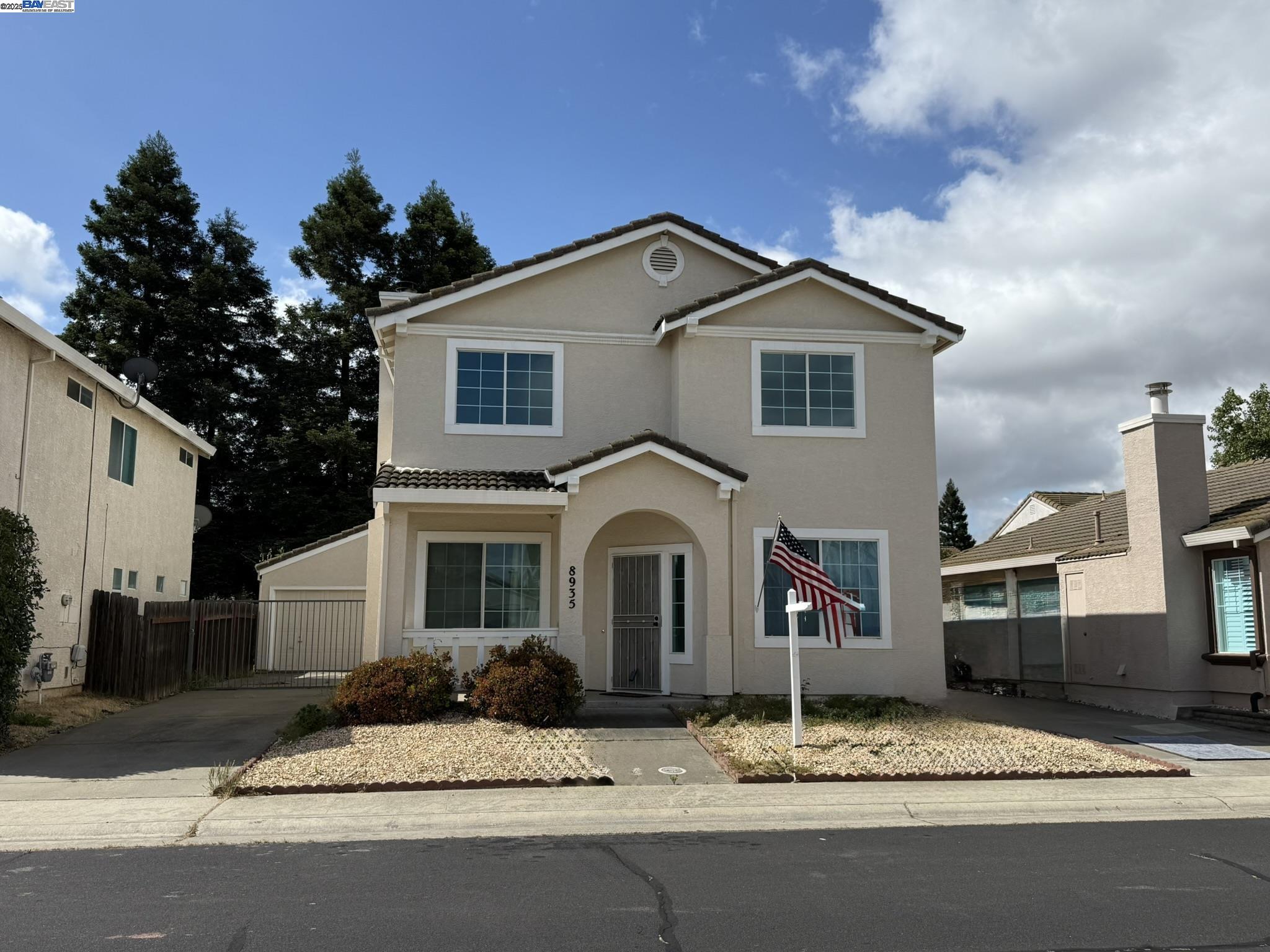 Detail Gallery Image 1 of 35 For 8935 Cypress View Way, Elk Grove,  CA 95758 - 4 Beds | 2/1 Baths