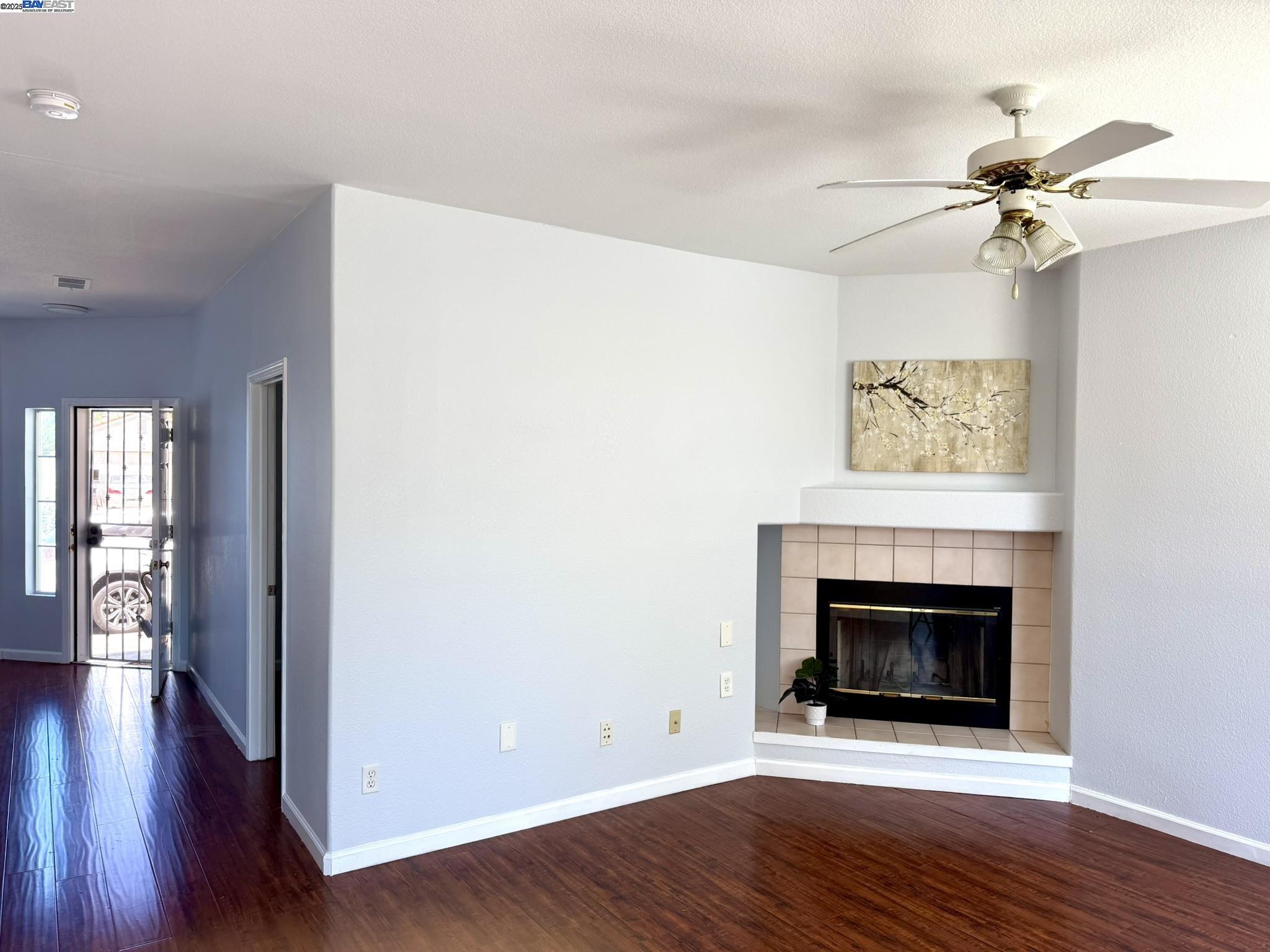 Detail Gallery Image 11 of 39 For 8935 Cypress View Way, Elk Grove,  CA 95758 - 4 Beds | 2/1 Baths