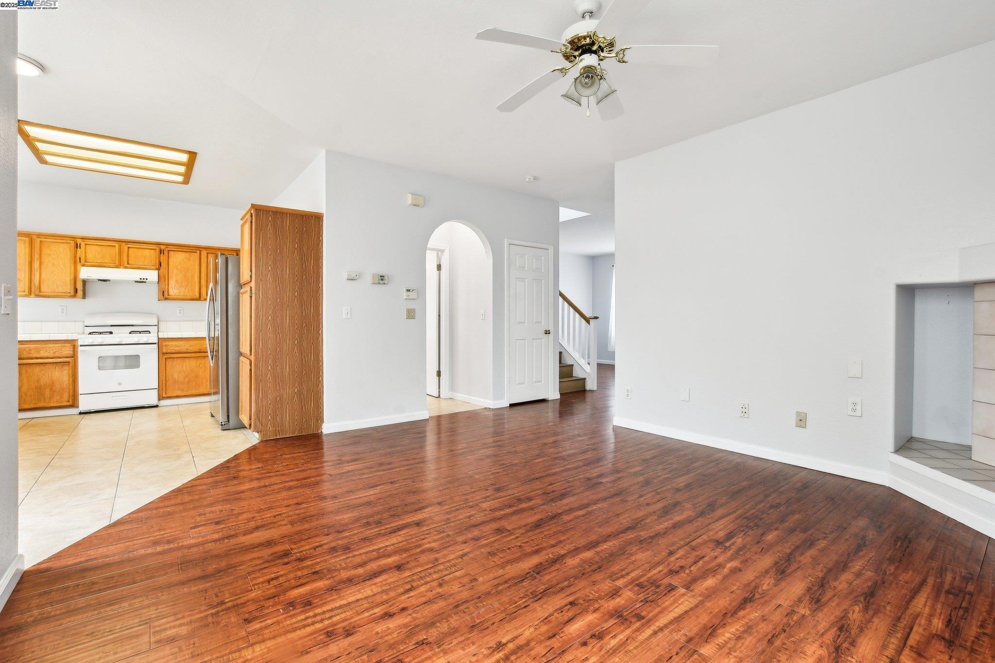 Detail Gallery Image 10 of 35 For 8935 Cypress View Way, Elk Grove,  CA 95758 - 4 Beds | 2/1 Baths