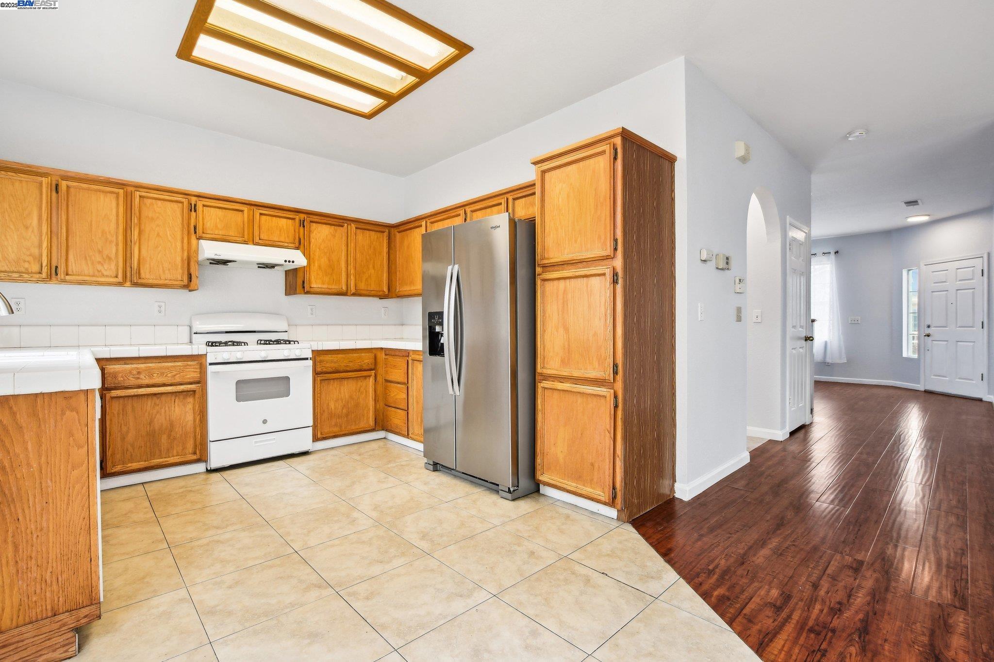 Detail Gallery Image 13 of 35 For 8935 Cypress View Way, Elk Grove,  CA 95758 - 4 Beds | 2/1 Baths