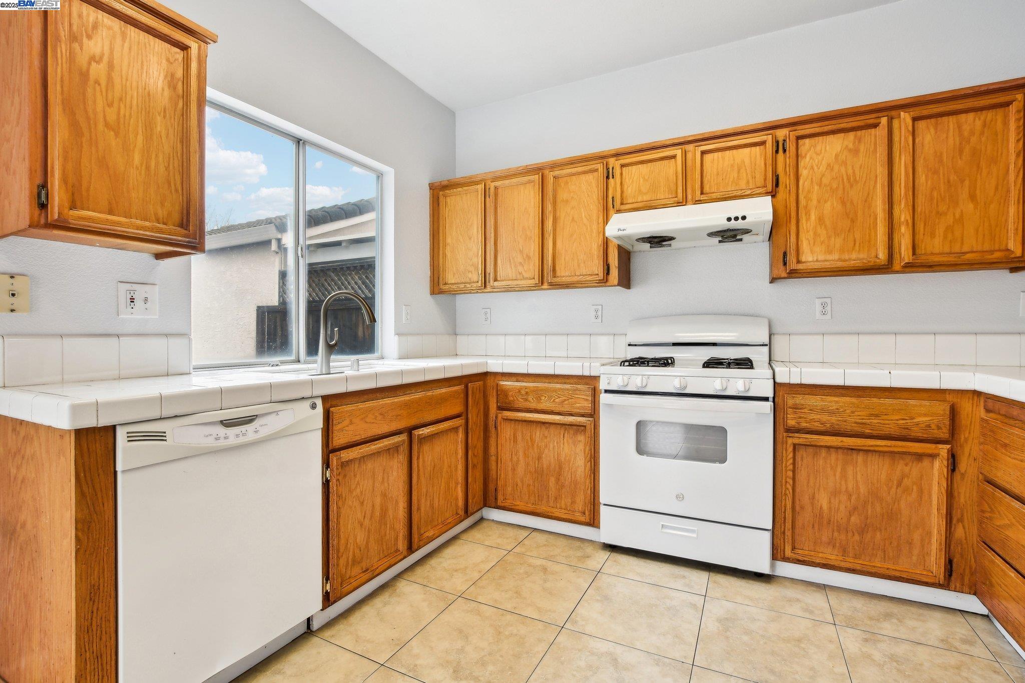 Detail Gallery Image 15 of 35 For 8935 Cypress View Way, Elk Grove,  CA 95758 - 4 Beds | 2/1 Baths