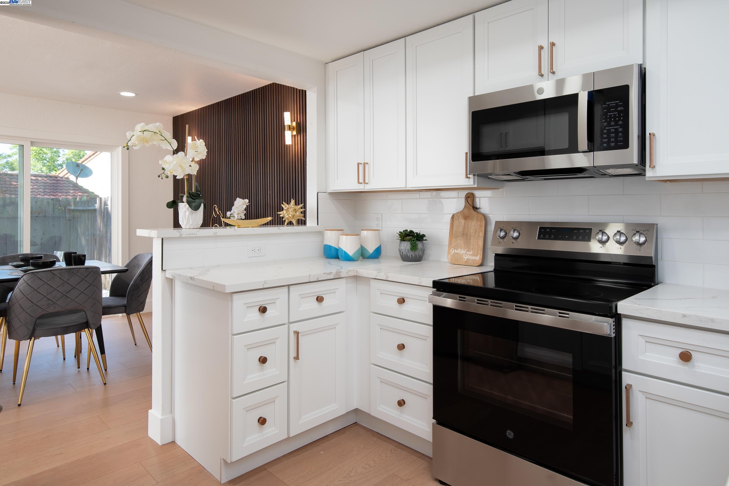 Detail Gallery Image 11 of 38 For 498 via Royal, Walnut Creek,  CA 94597 - 2 Beds | 2/1 Baths