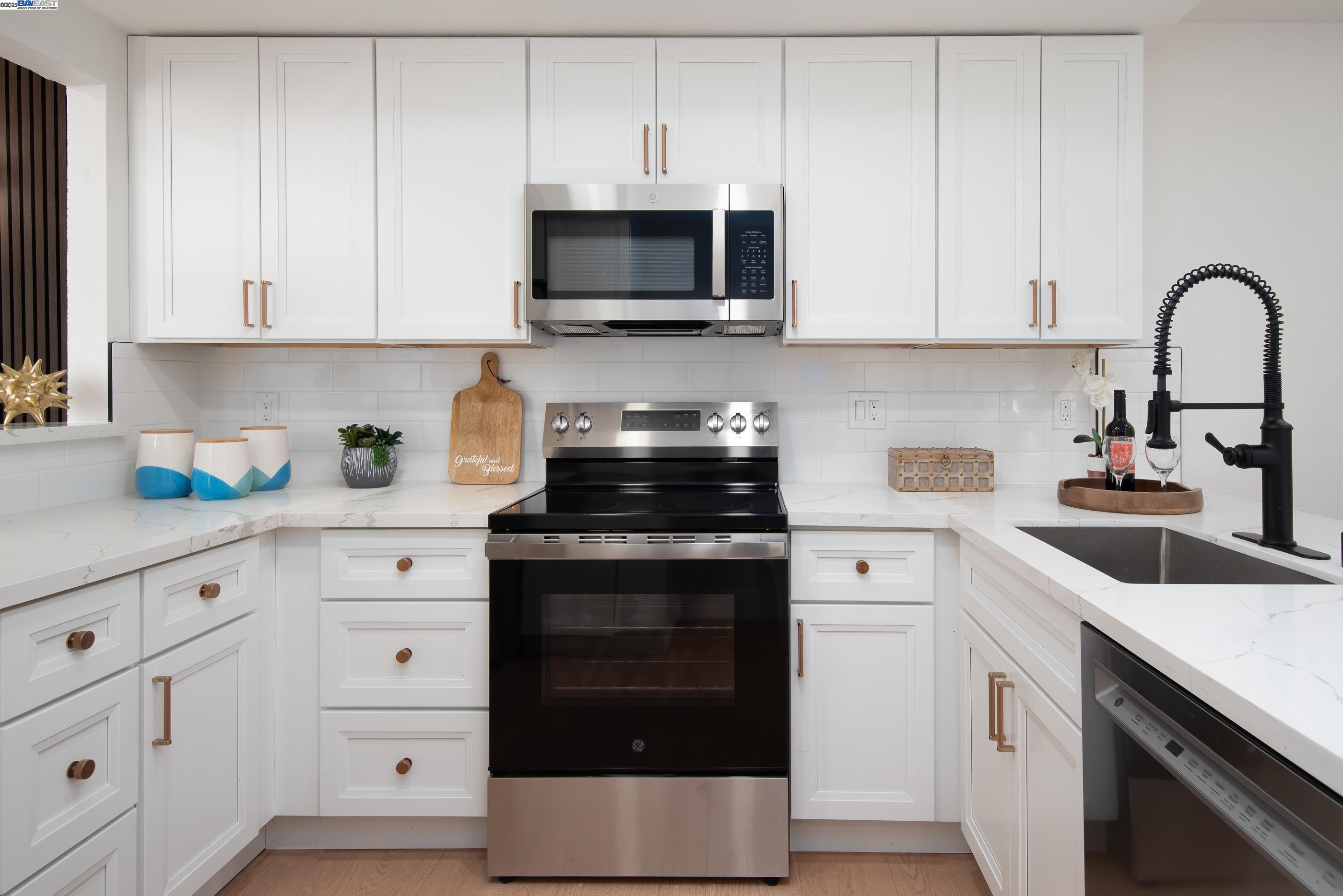 Detail Gallery Image 12 of 38 For 498 via Royal, Walnut Creek,  CA 94597 - 2 Beds | 2/1 Baths