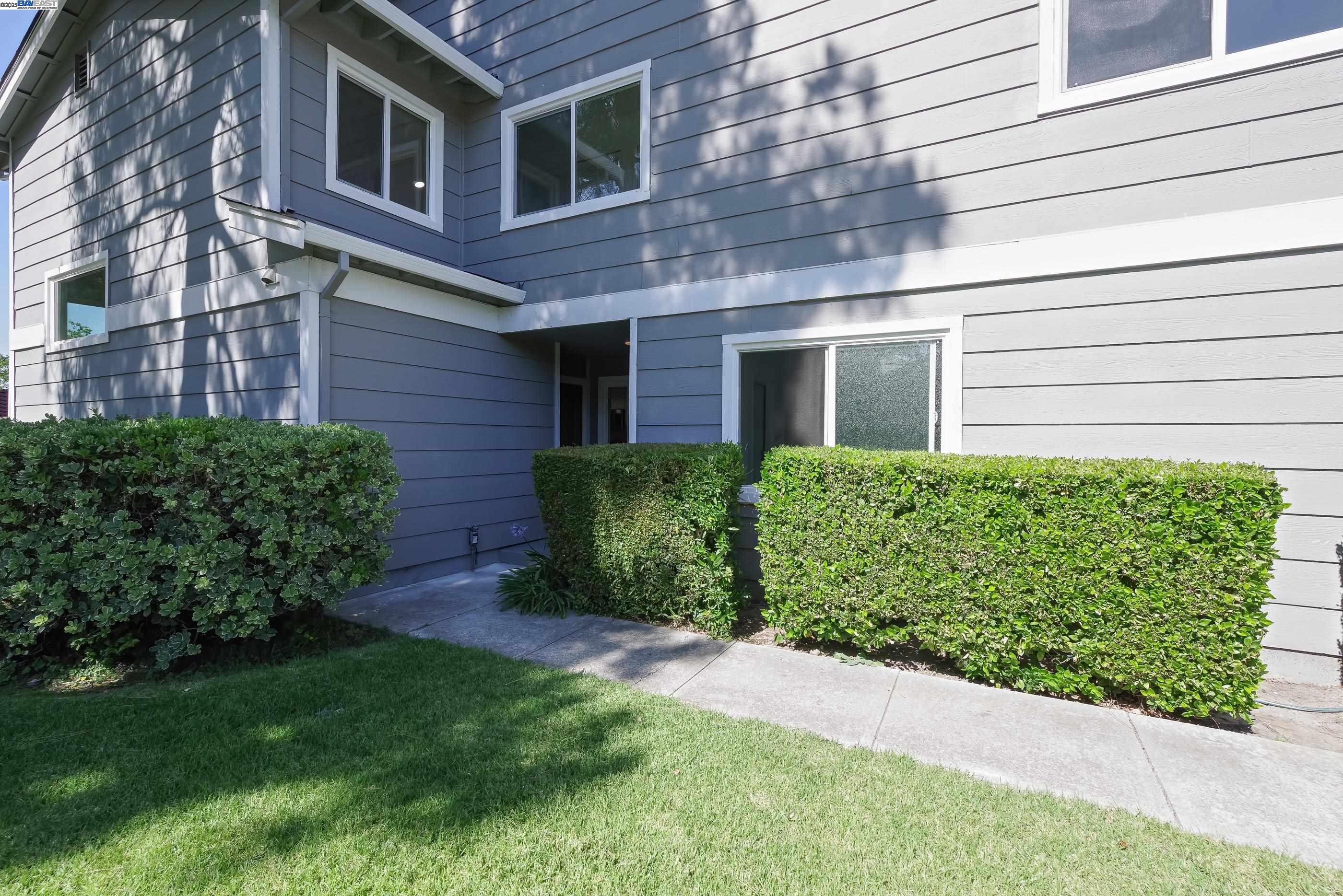 Detail Gallery Image 3 of 38 For 498 via Royal, Walnut Creek,  CA 94597 - 2 Beds | 2/1 Baths