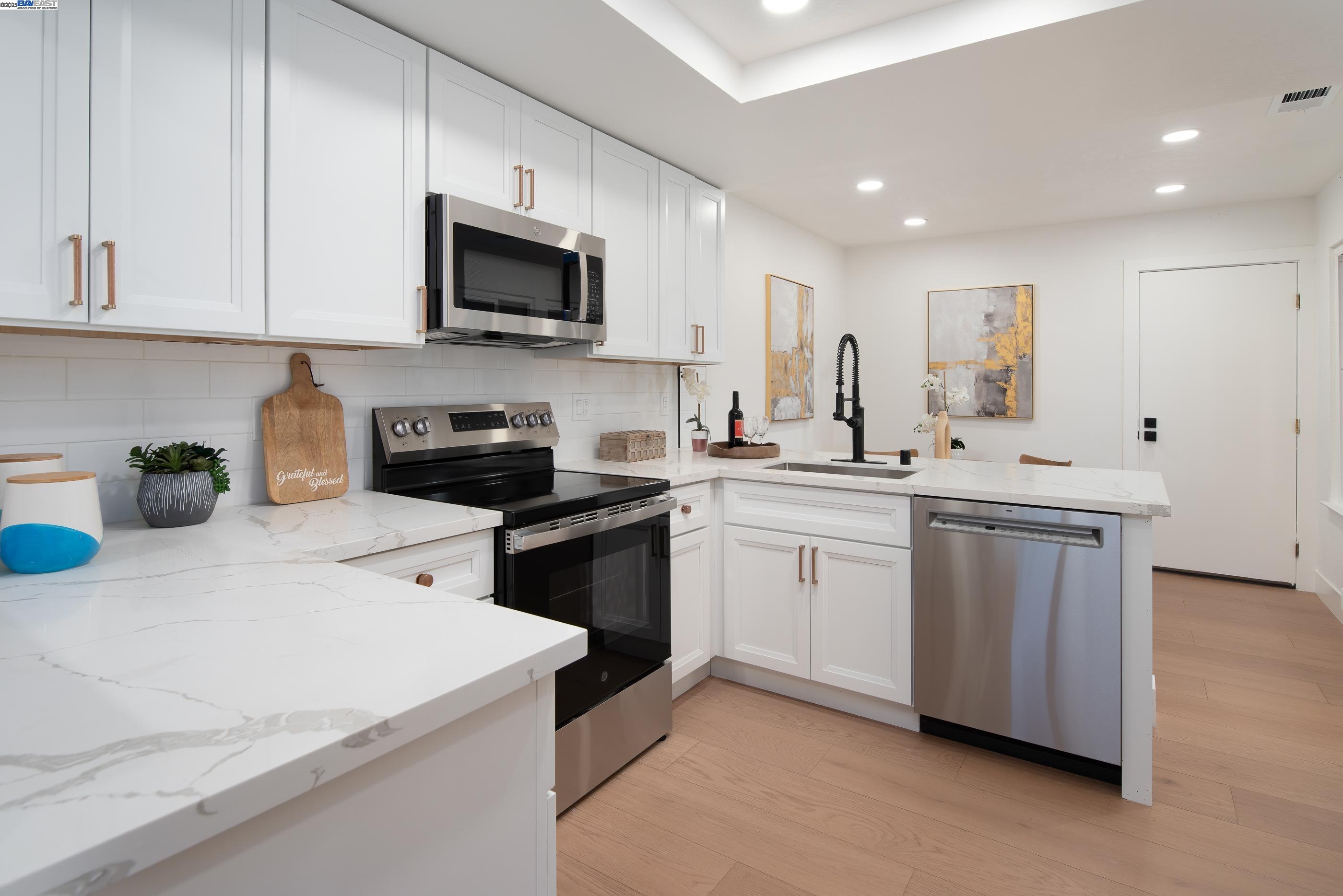 Detail Gallery Image 10 of 38 For 498 via Royal, Walnut Creek,  CA 94597 - 2 Beds | 2/1 Baths