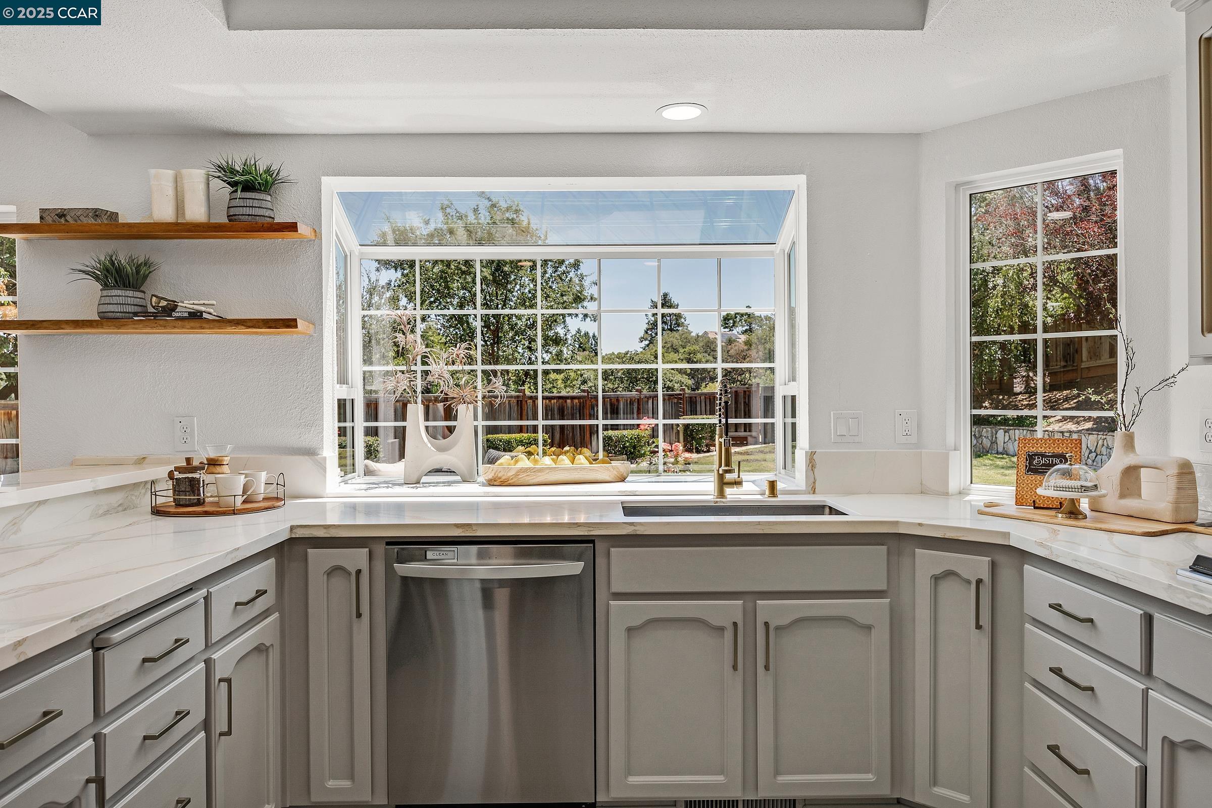 Detail Gallery Image 9 of 54 For 1373 Fountain Springs Cir, Danville,  CA 94526 - 4 Beds | 3 Baths